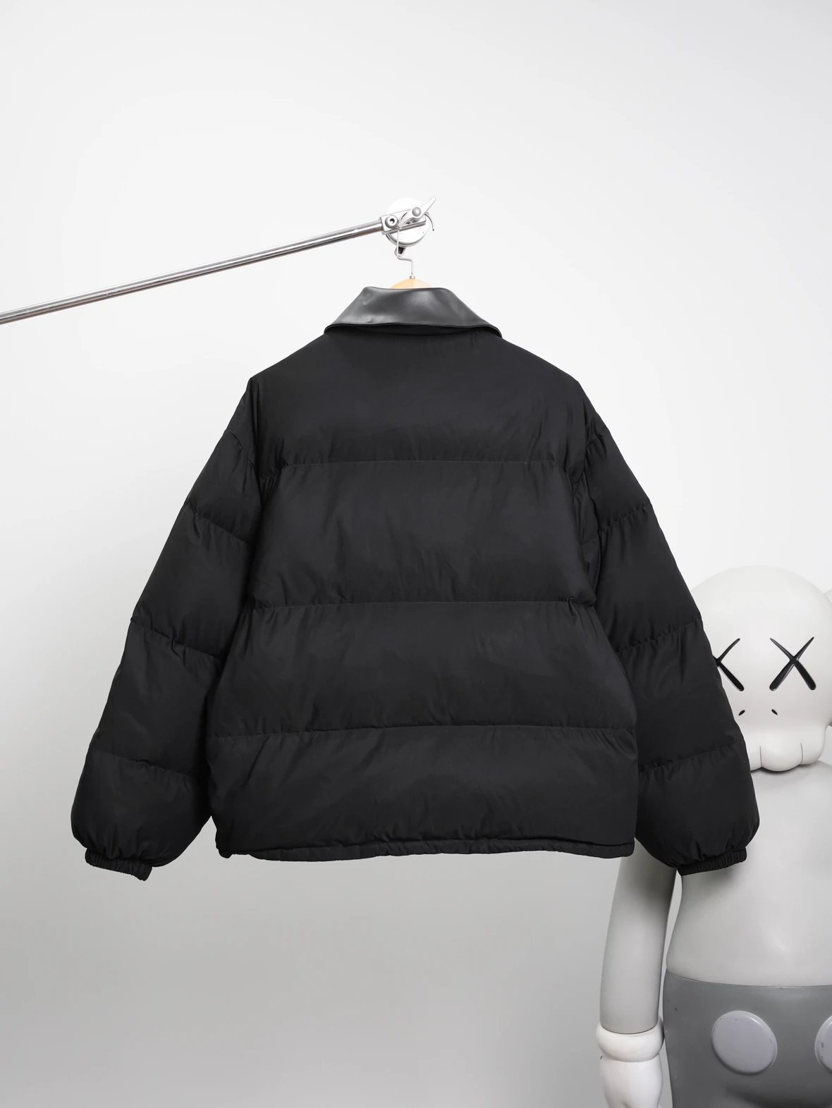 Item ID 8126 M1UM1U Miu Miu FW24“90 white duck down ” Lapel drawstring hem zipper l