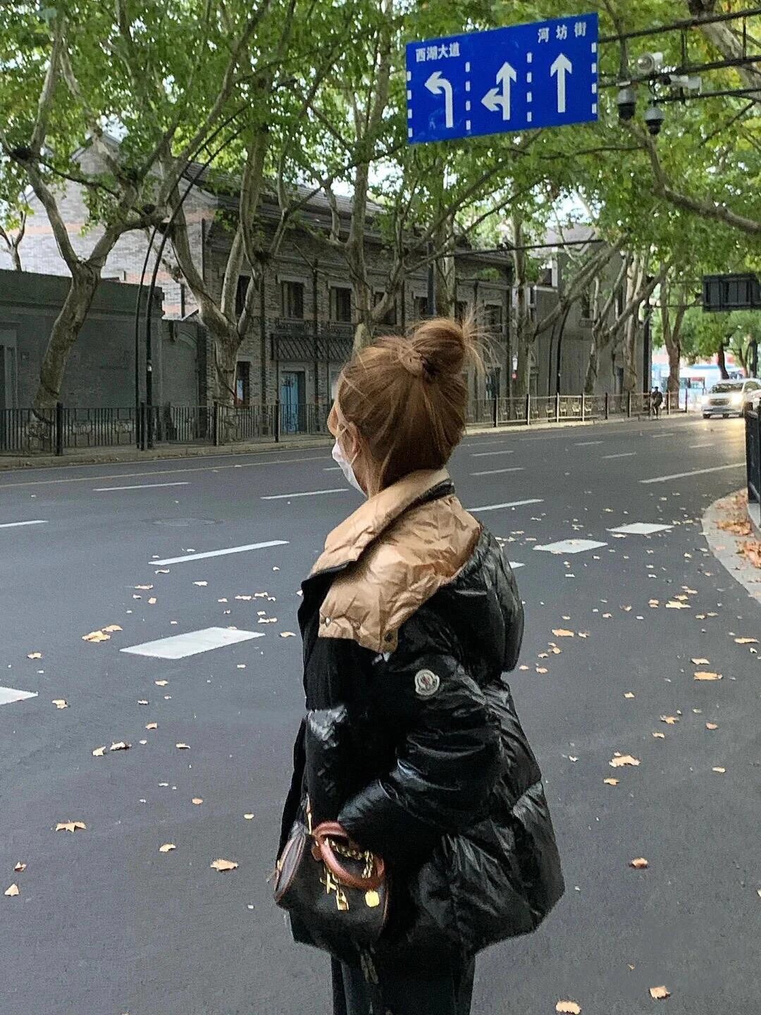 Item ID 8125 M0ncler- Mouth covering - Classic -Parana- black gold - powdered gold