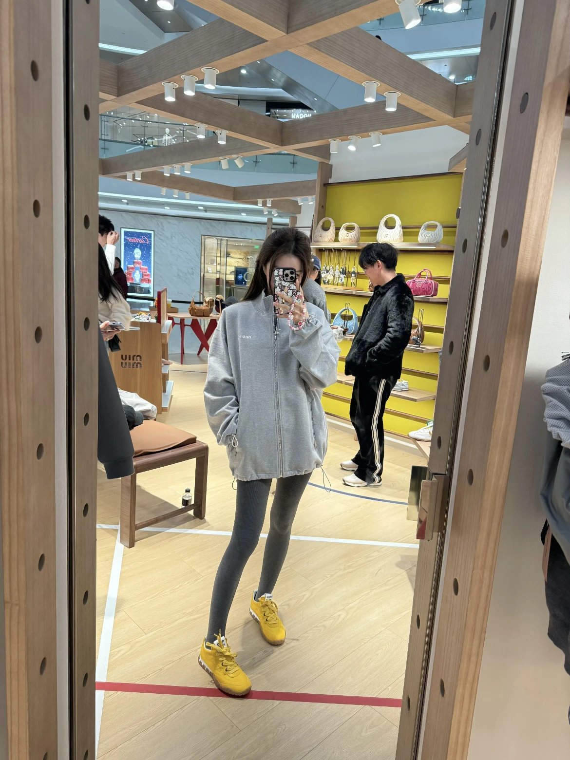 Item ID 8039 M1UM1U Miu Miu “ Full hardware customization ” Solid color stand colla