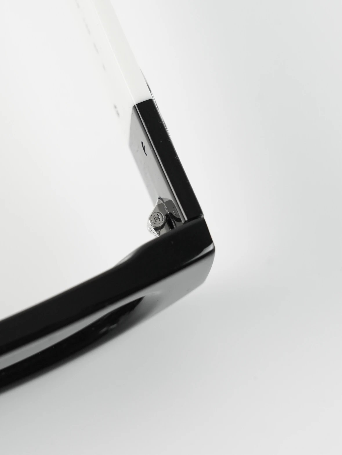 Item ID 8415 Xiaoxiang 5525 Glasses _Adjustable Degree_ Leg Logo Irregular Sunglass