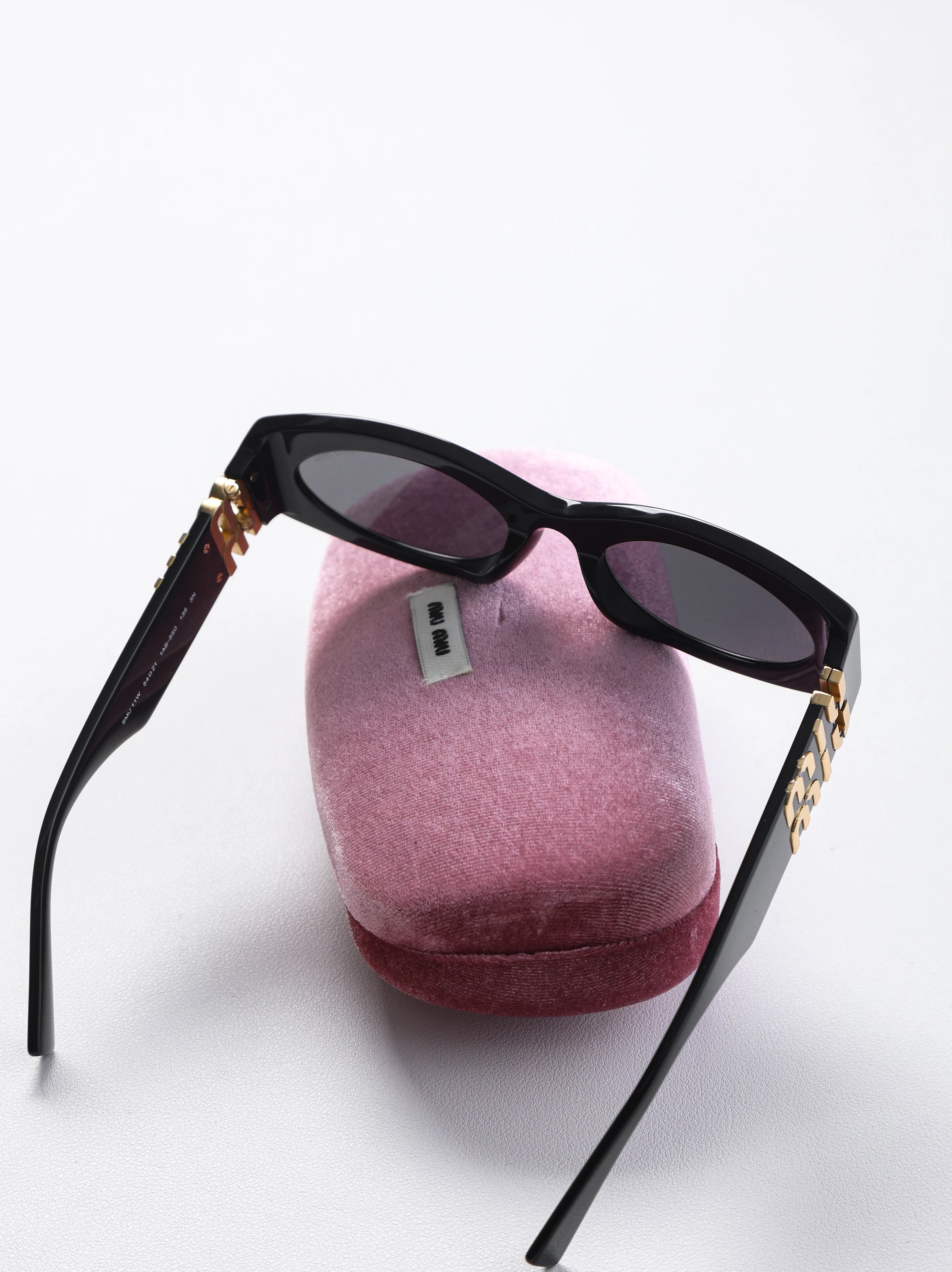 Item ID 8412 M1u-Miu- Miu Miu -2022ss- Classic - cat eye sunglasses - flat frame su