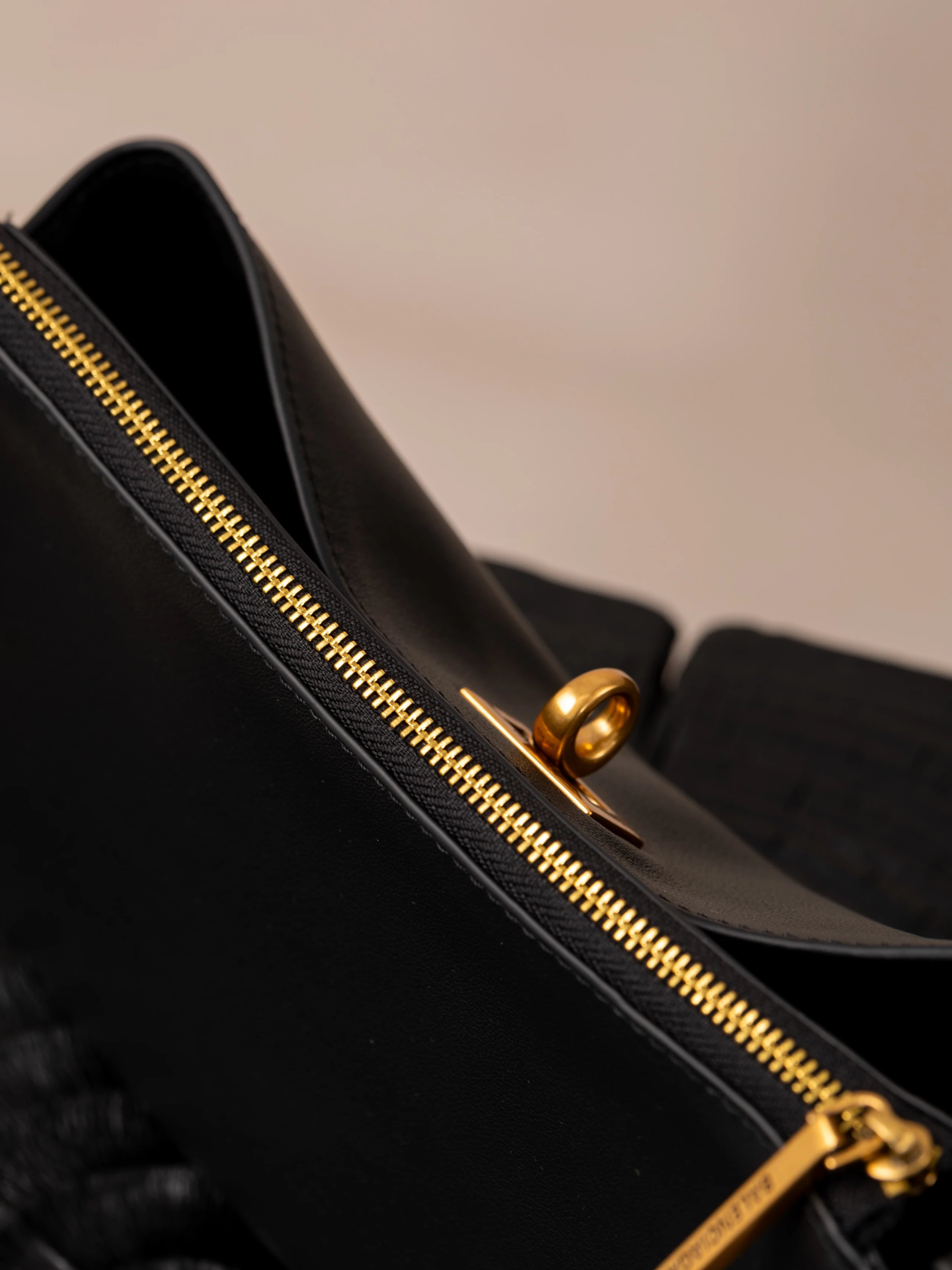 Item ID 8451 Balenc1aga Paris-2024s Redeo Series - Small Mahjong Bag - Imported Hea