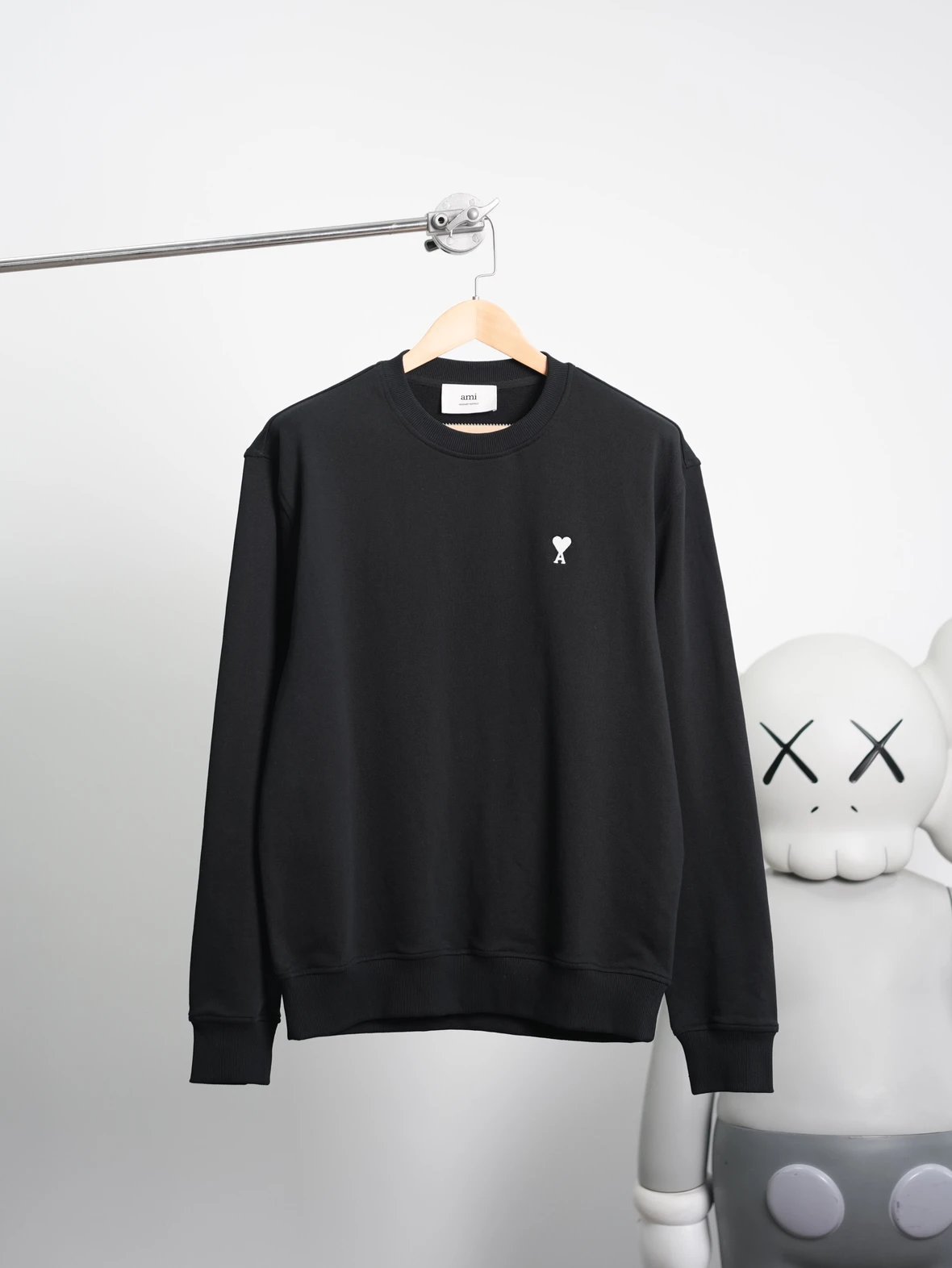 Item ID 8071 AMI spring sweatshirt - BEHRINGER Thousand Needle Embroidery Round Nec