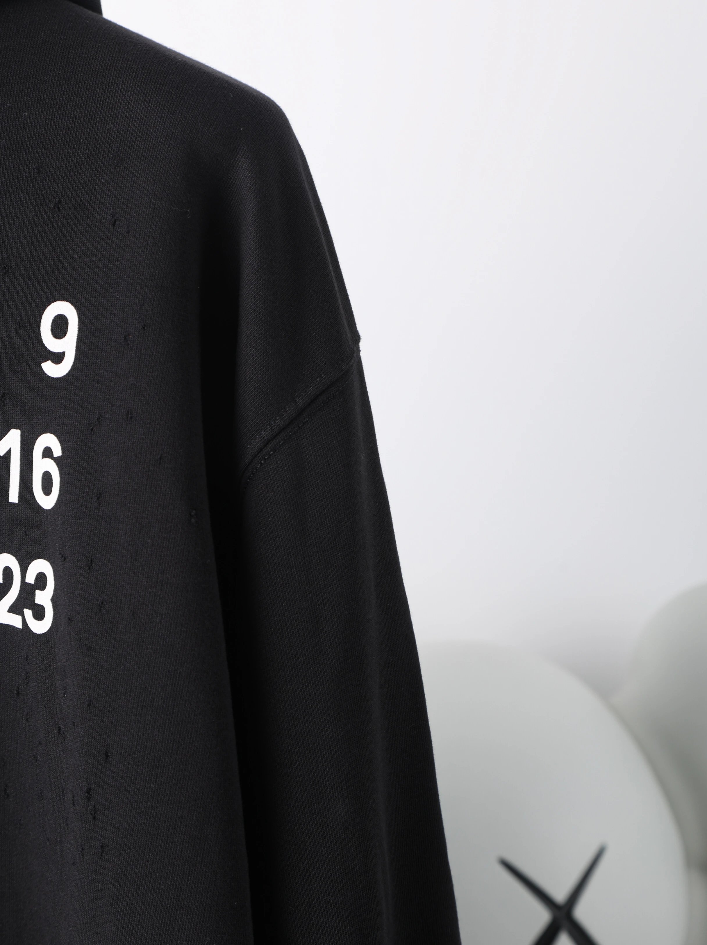 Item ID 8149 Mais0n-Marg1ela- Majira -2023ss-MM6 calendar print sweatshirt - Correc