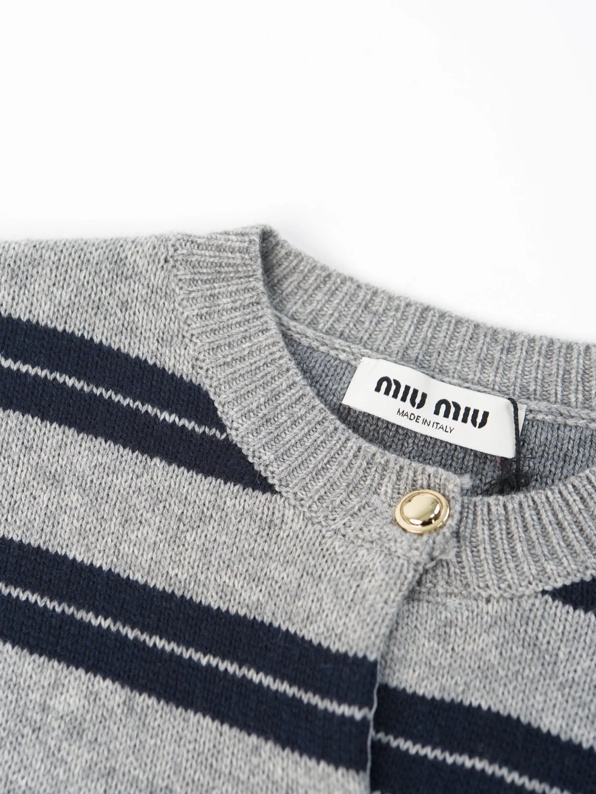 Item ID 8004 M1UM1U Miu Miu double-layer knitted logo patch cardigan with _precise