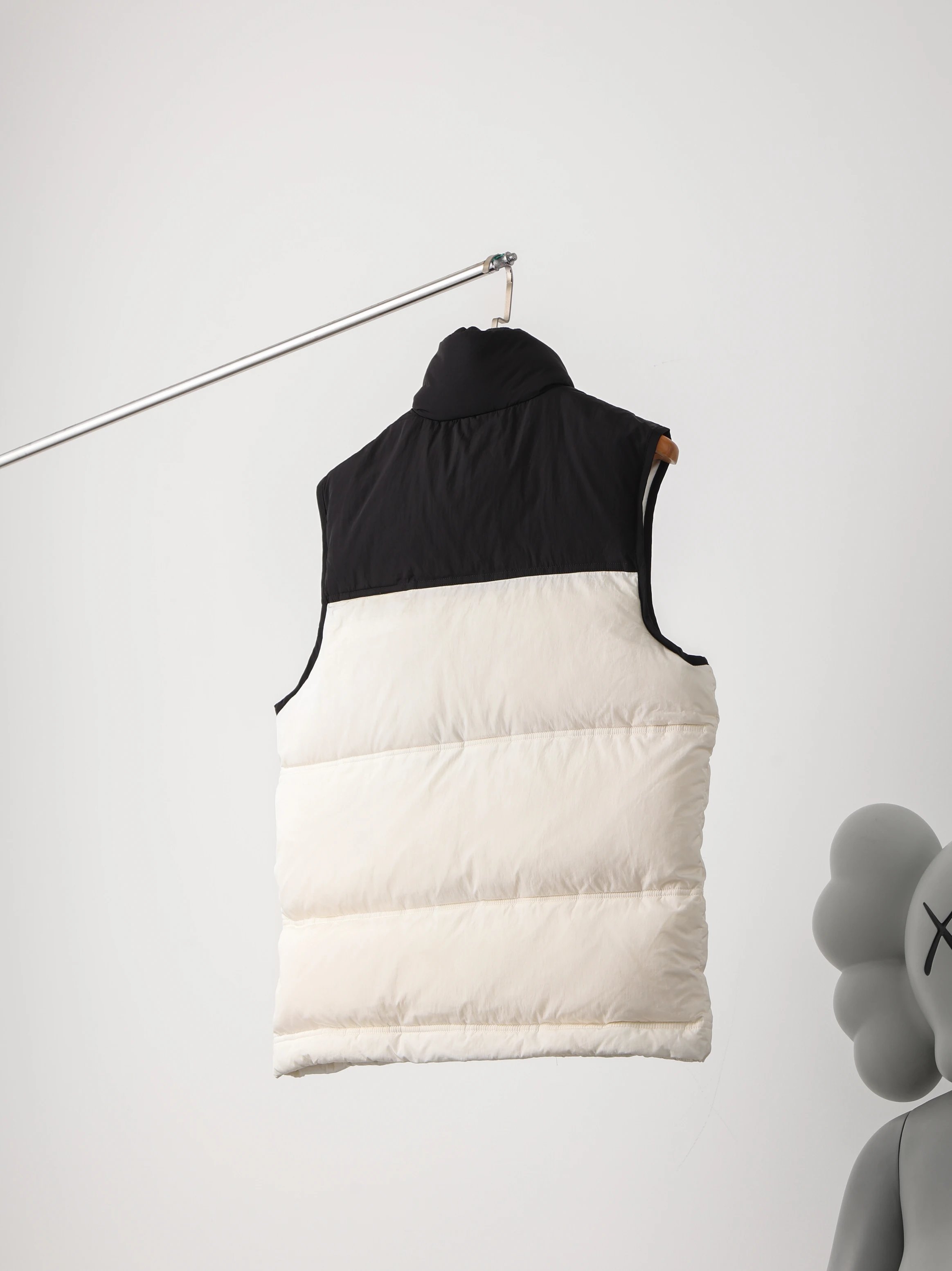 Item ID 8362 AM1PARIS-Am1- down vest - Heart embossed badge vest - Available in bla