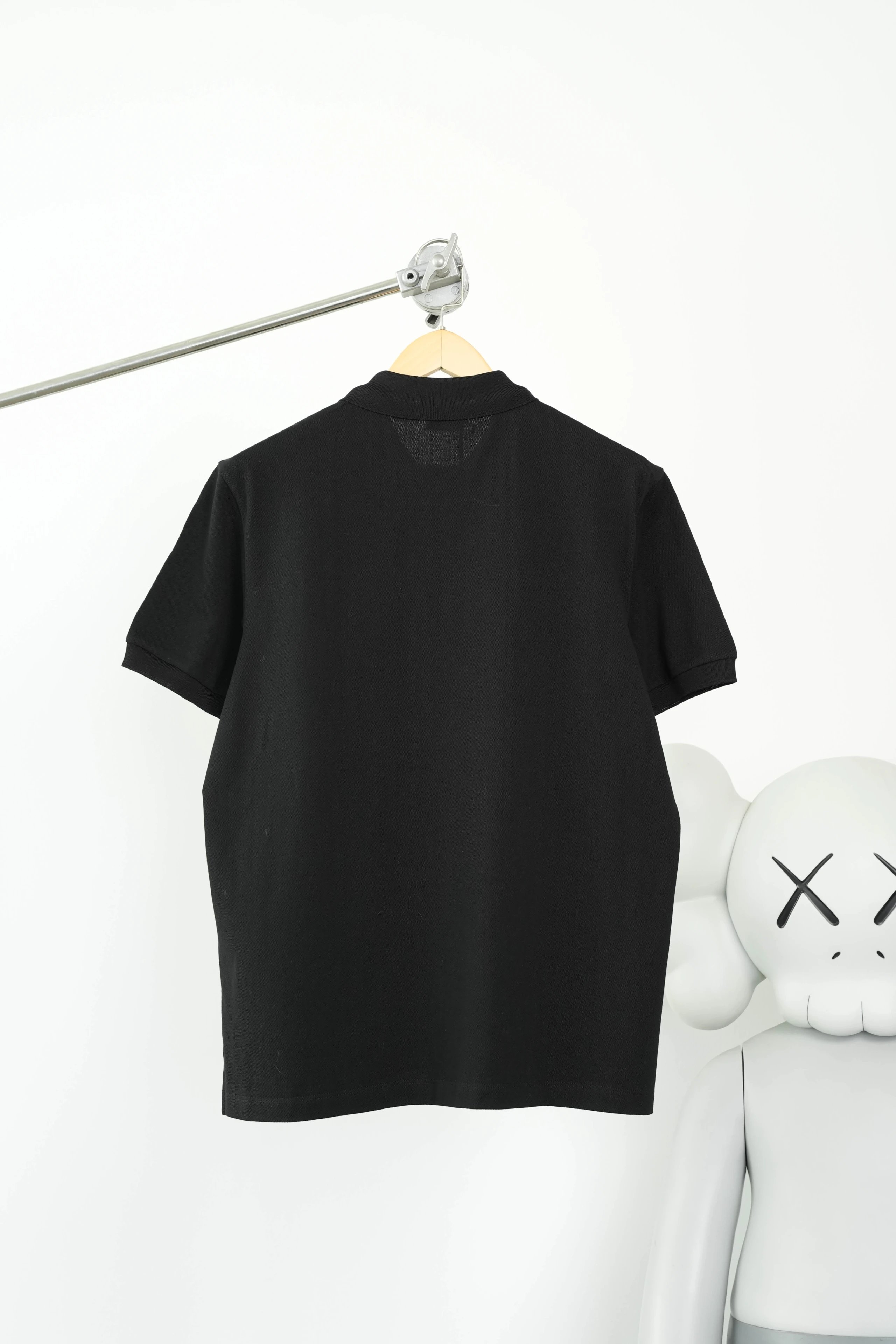 Item ID 8310 FEND1 Fendi -“ Frame craftsmanship ” Metal FF Buttoned embossed short