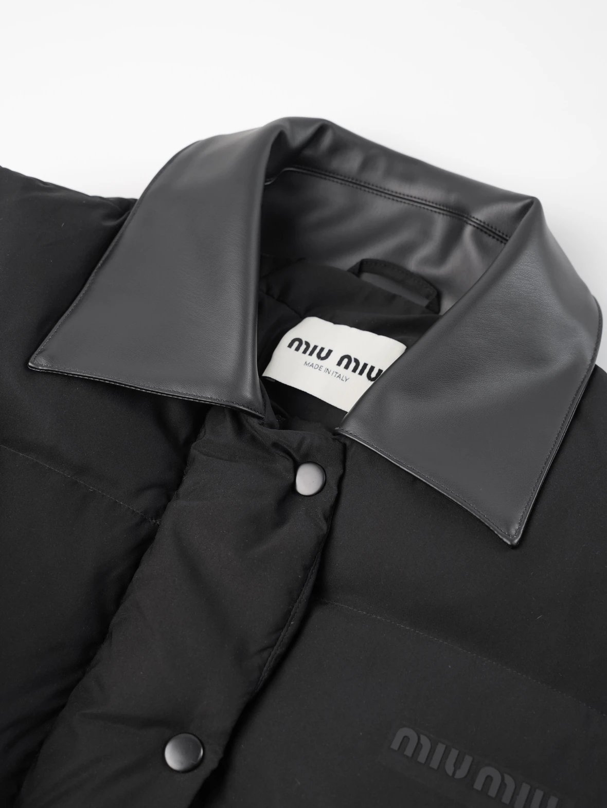 Item ID 8126 M1UM1U Miu Miu FW24“90 white duck down ” Lapel drawstring hem zipper l