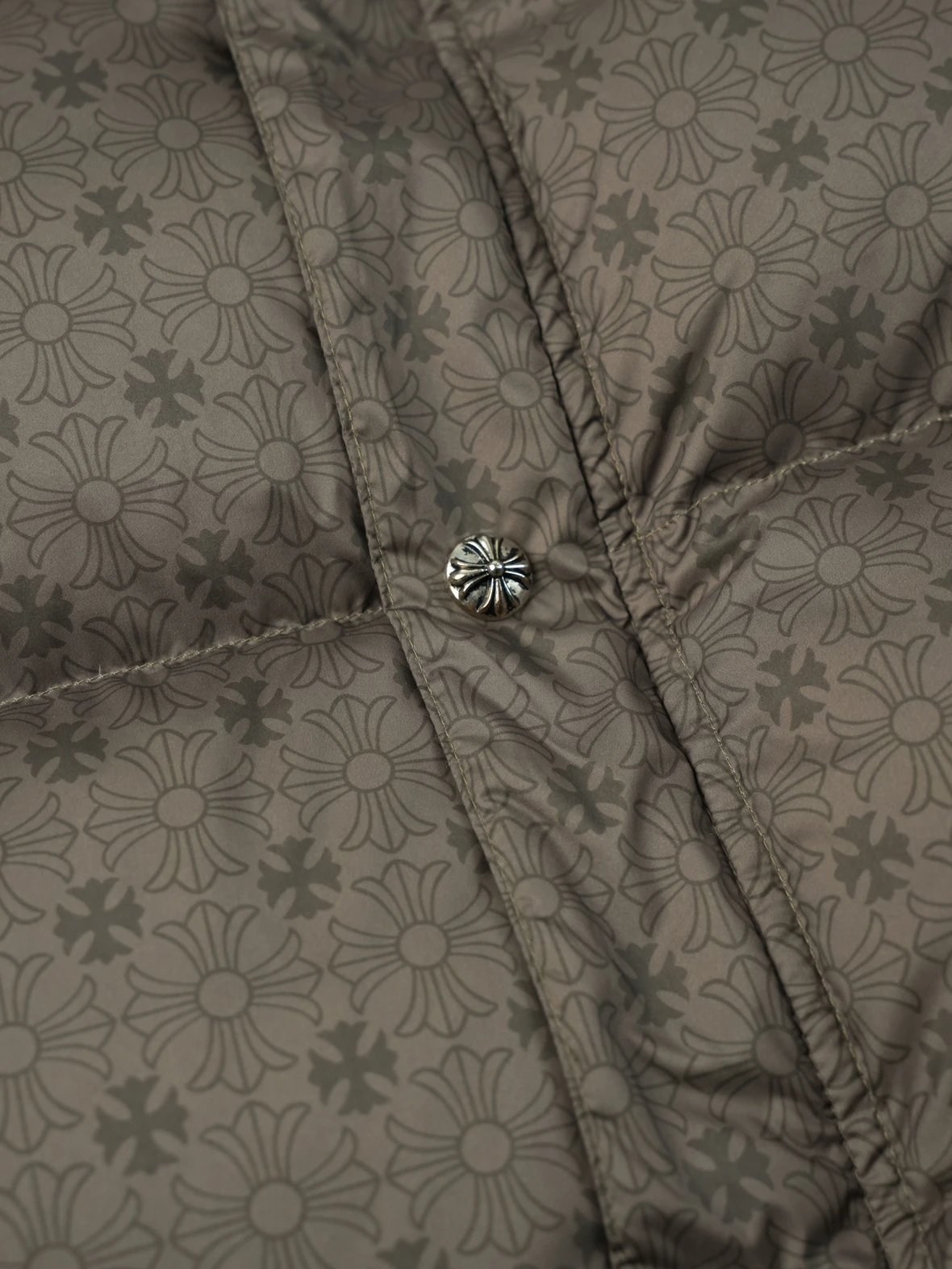 Item ID 8110 Crow heart CH full print logo“90 white duck down ”“ Exclusive distress