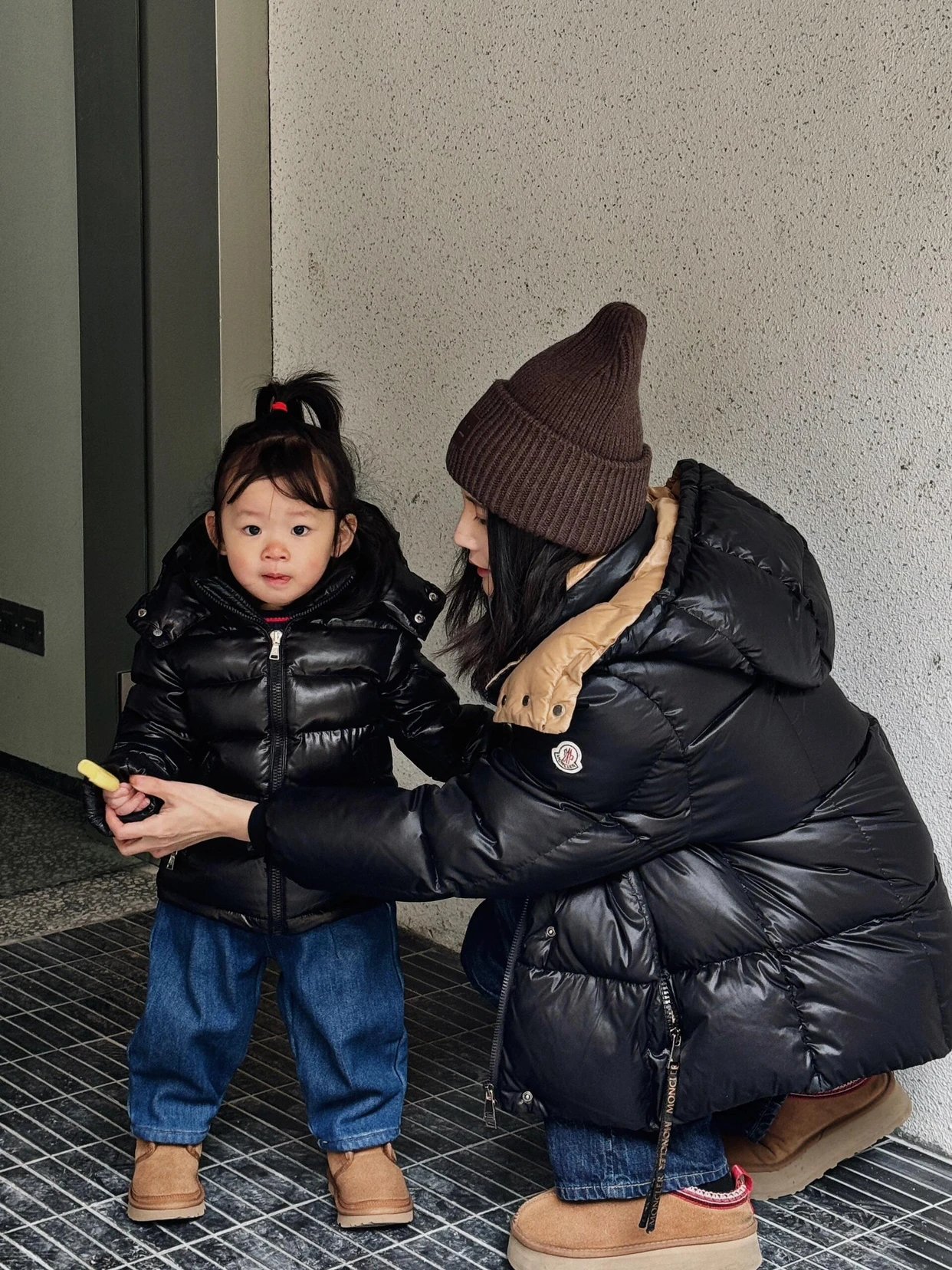 Item ID 8125 M0ncler- Mouth covering - Classic -Parana- black gold - powdered gold