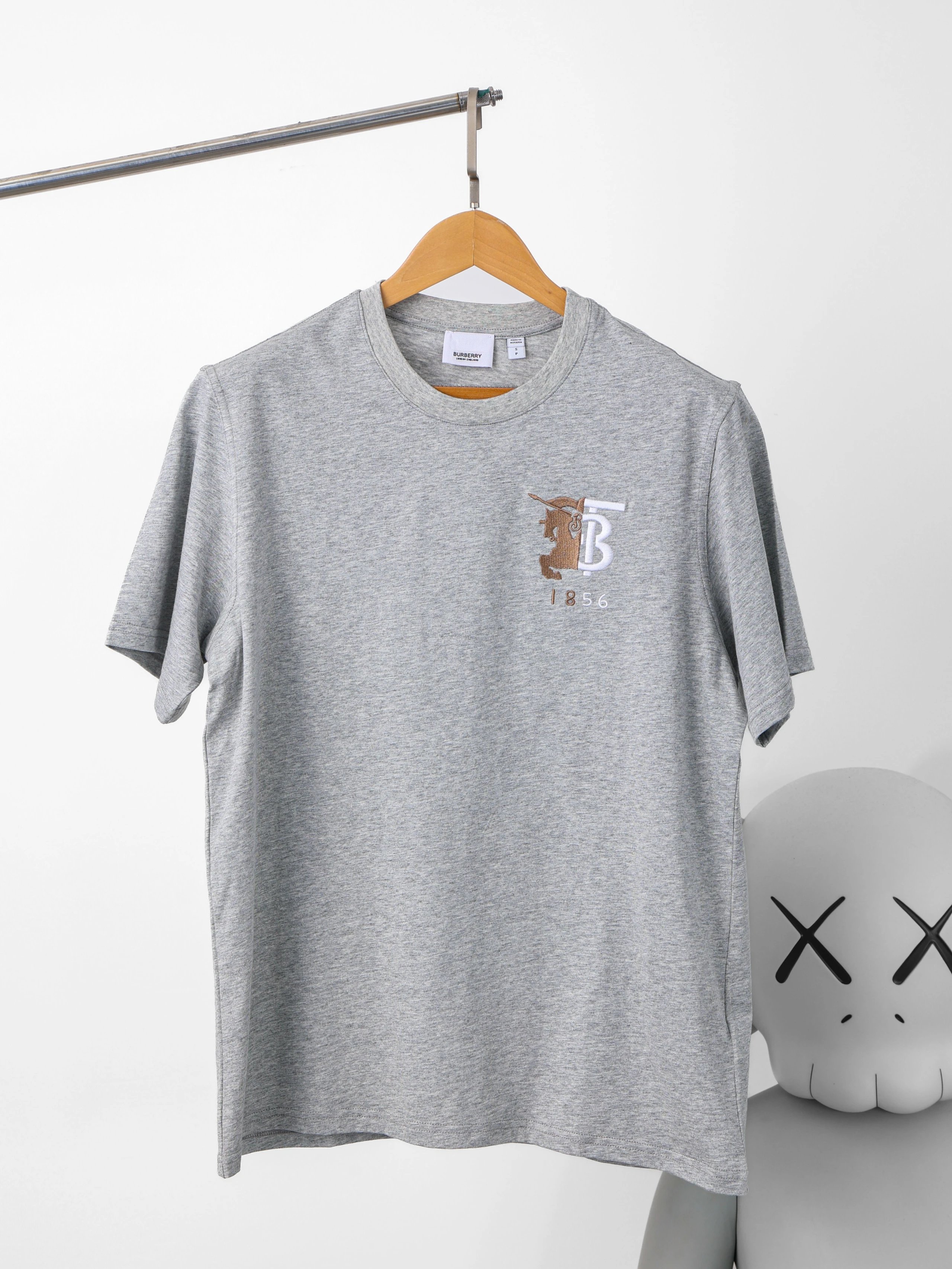 Item ID 8300 Burberry - Burberry 2020ss - Classic - Platinum Equestrian Knight Embr