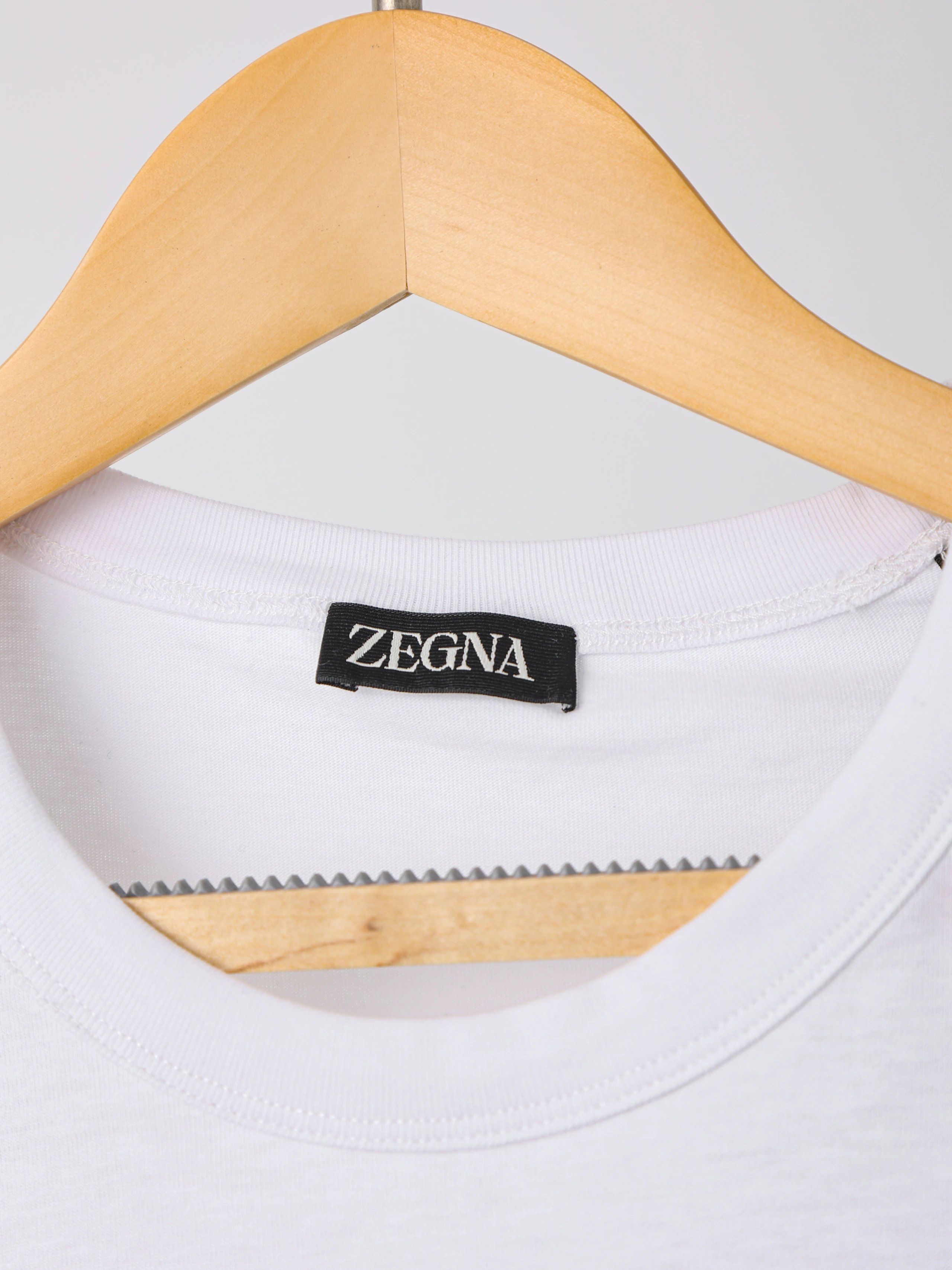 Item ID 8332 Zegn@- Jenia-2023S - Basic Satin Lightweight Short Sleeve -70s Lyocell