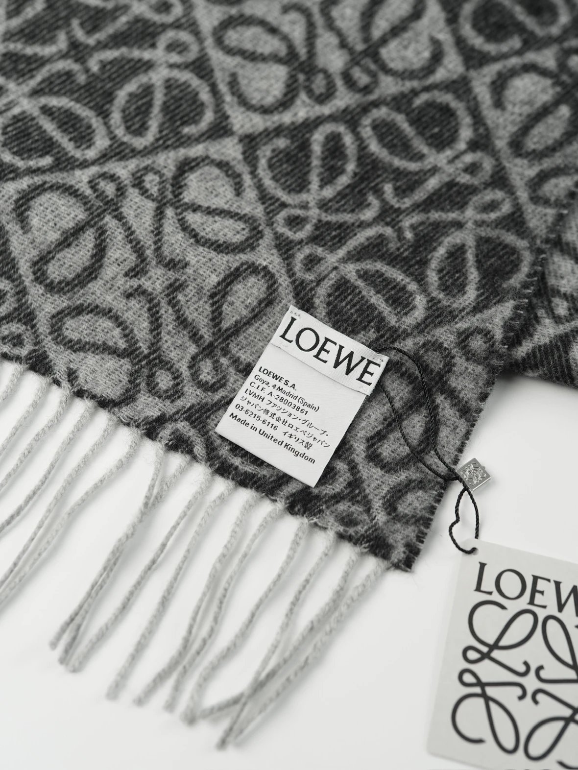 Item ID 8528 L0EWE- corner Anagram Tufted embroidered relief “90% wool blend ” men'