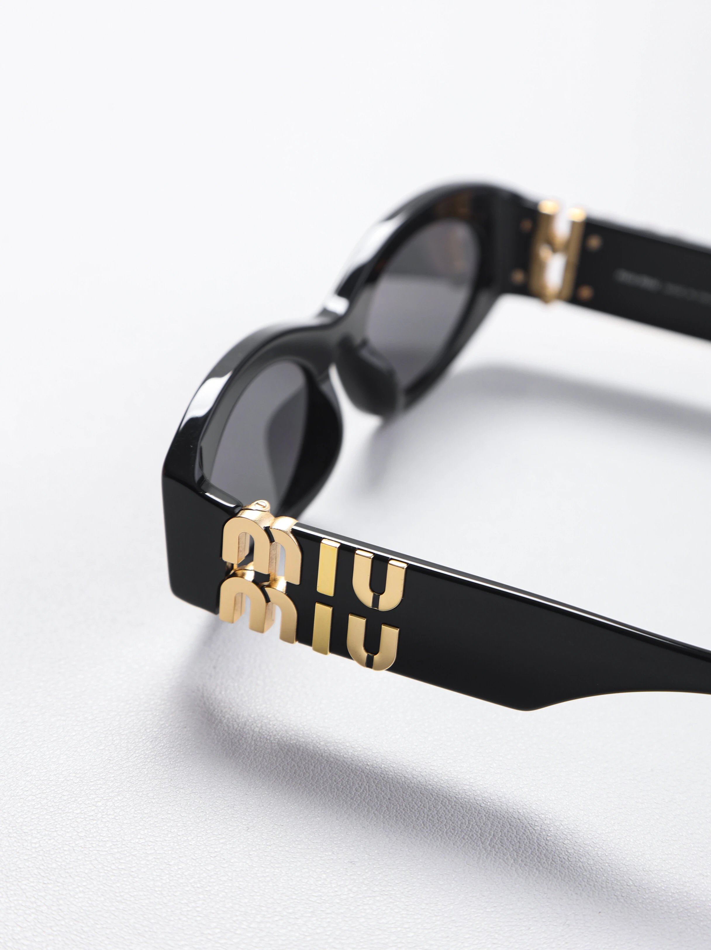 Item ID 8412 M1u-Miu- Miu Miu -2022ss- Classic - cat eye sunglasses - flat frame su