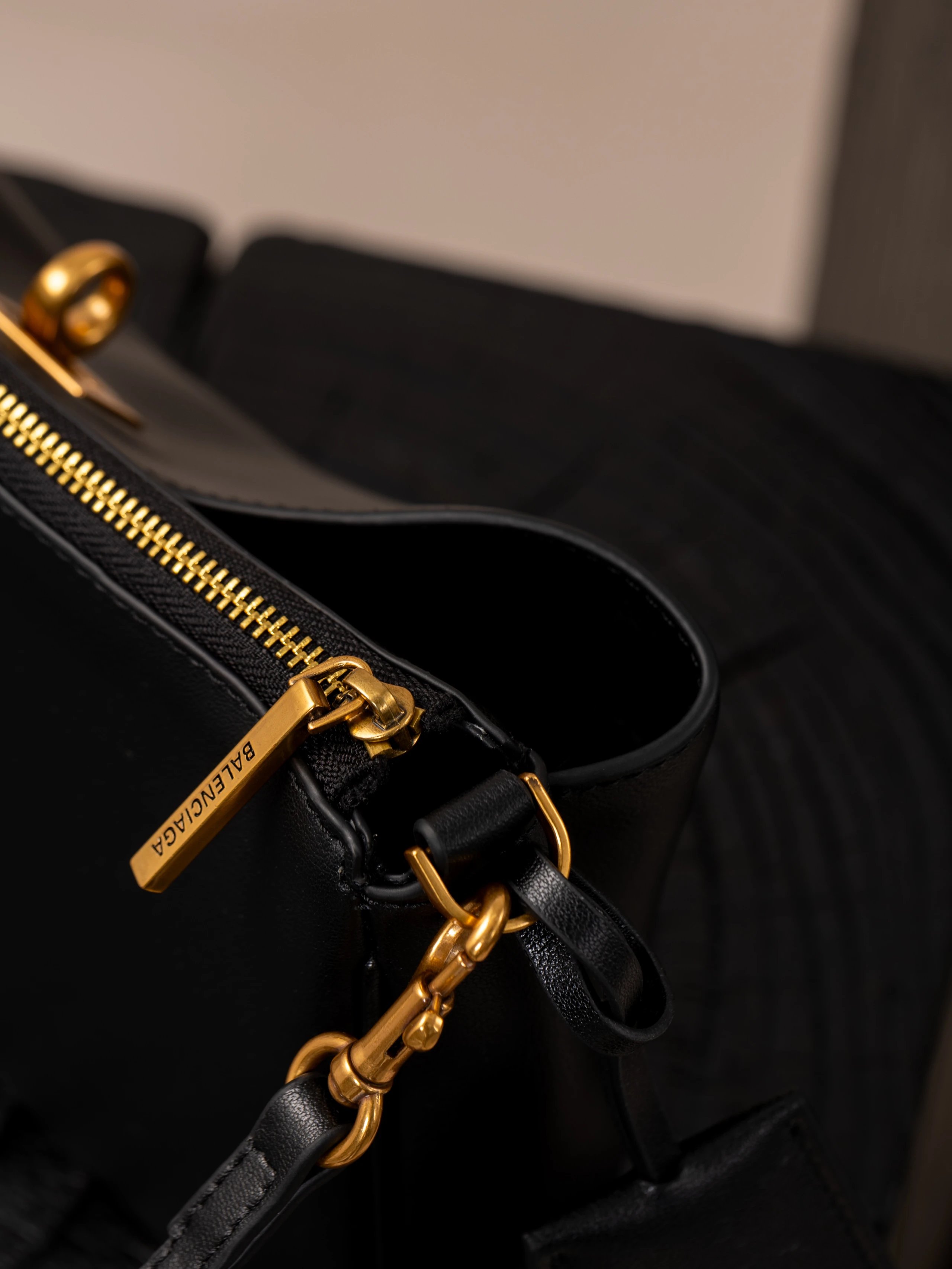 Item ID 8451 Balenc1aga Paris-2024s Redeo Series - Small Mahjong Bag - Imported Hea