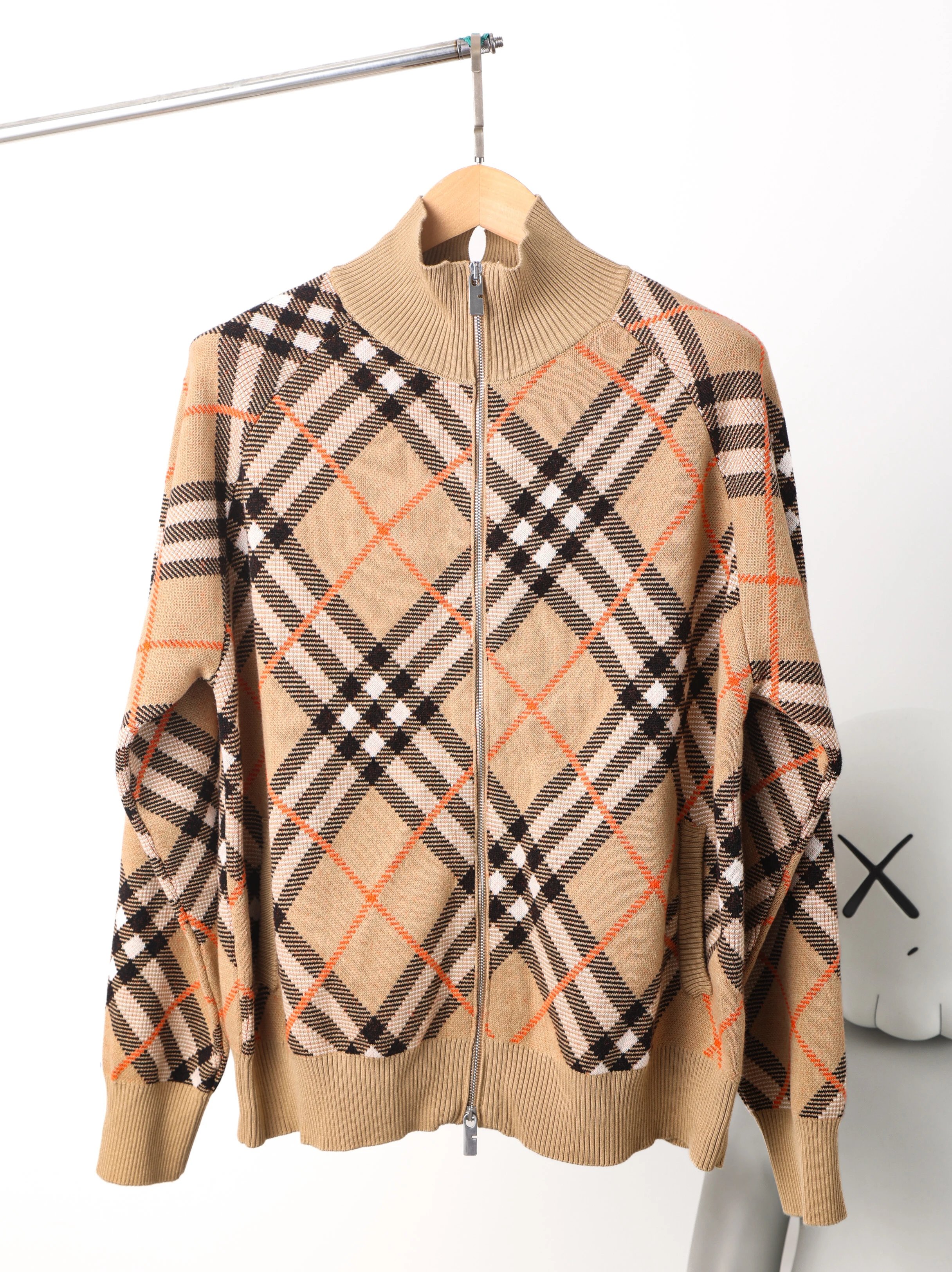 Item ID 8022 Burberr-BBR-2024ss- Classic cross diagonal pattern series - wool coat