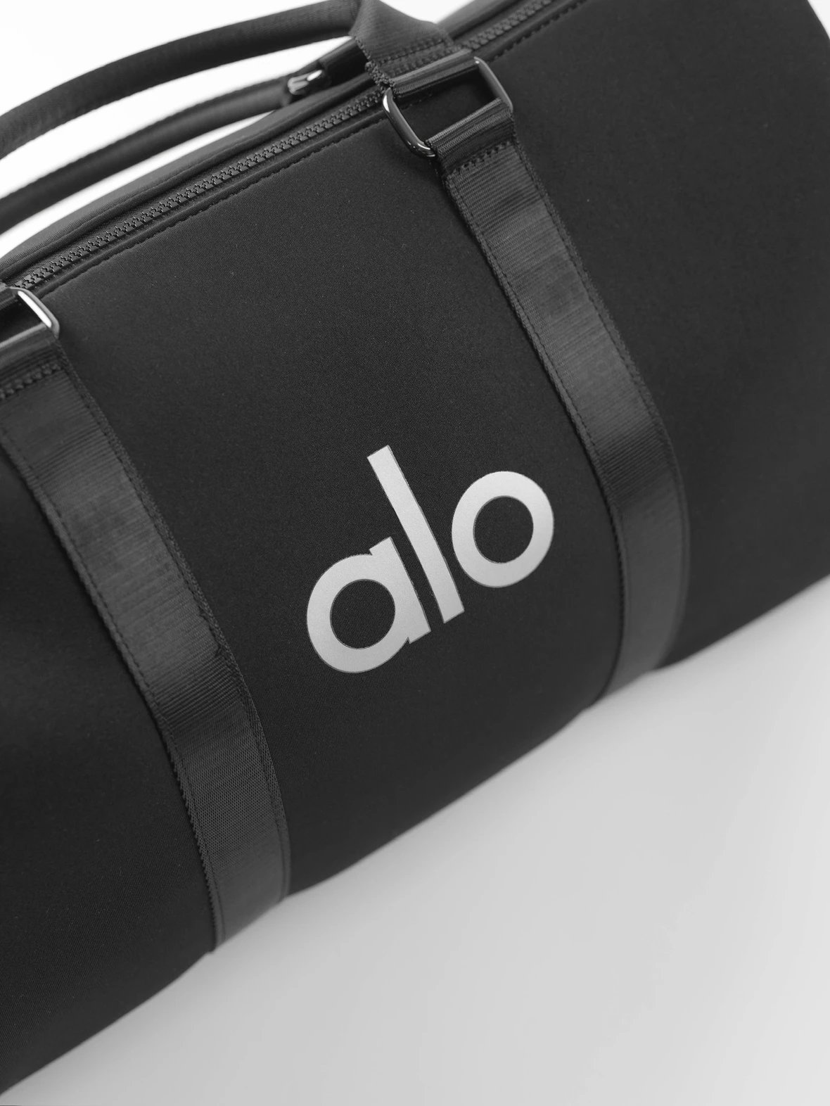 Item ID 8446 Aloyoga large capacity classic chloroprene rubber handbag luggage bag