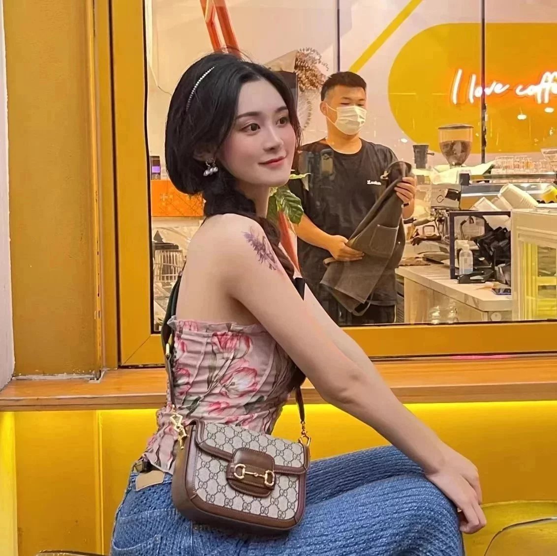 Item ID 8462 Correct oil edge - Needle car details _- GC floral saddle bag - Horseb