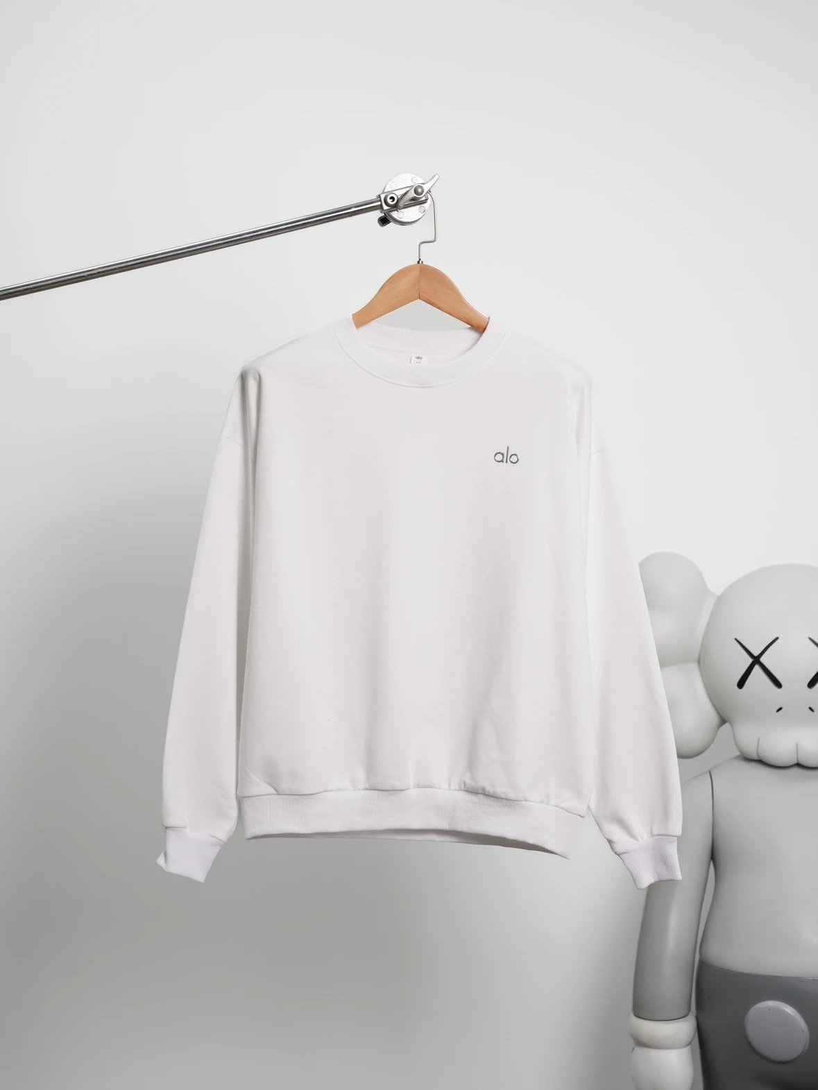 Item ID 8067 alo-logo Logo crew neck loose long sleeve sweatshirt - black - white -