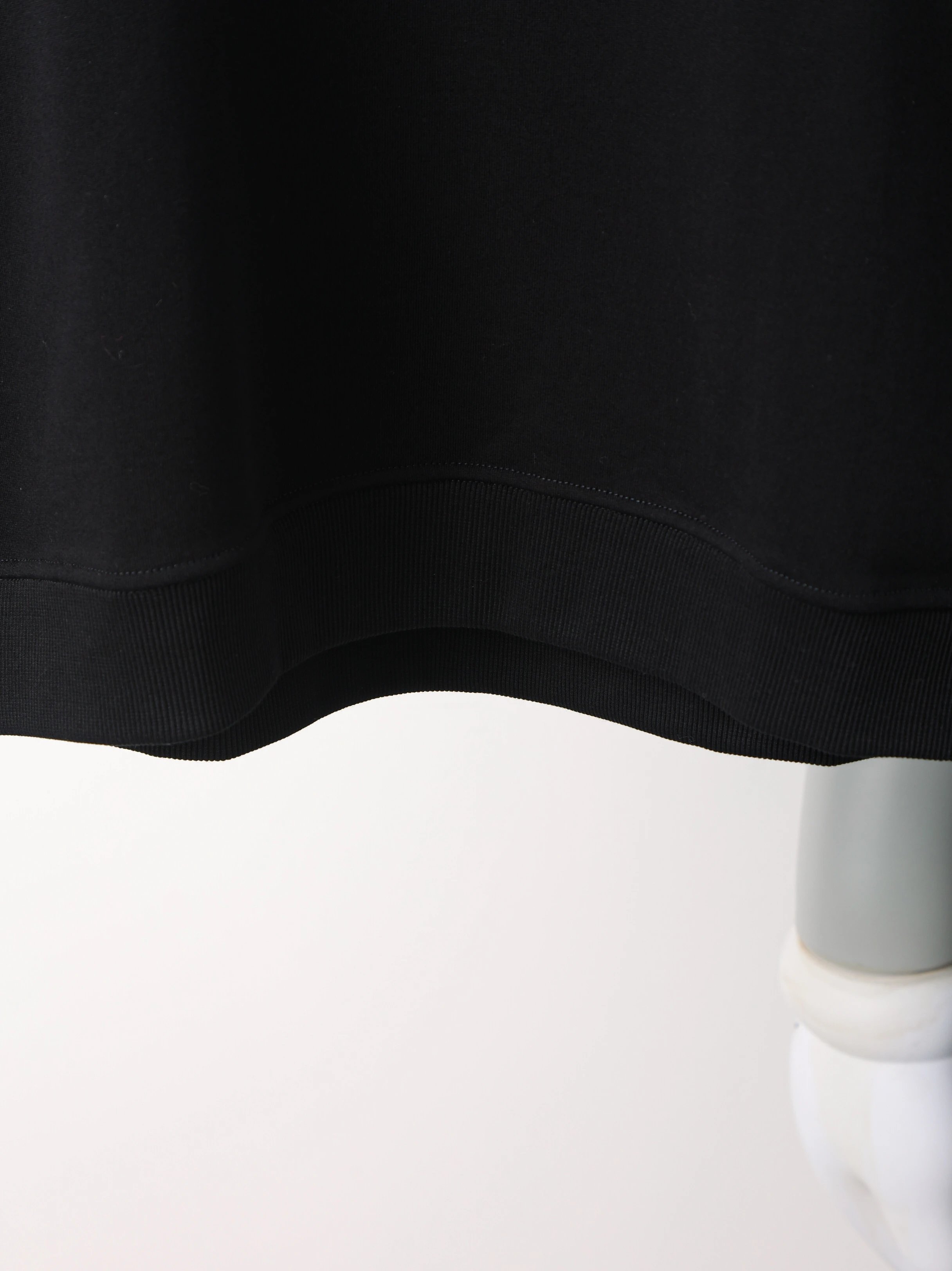 Item ID 8080 FEND1- Fendi -2024ss- Chest classic old-fashioned leather sweatshirt -