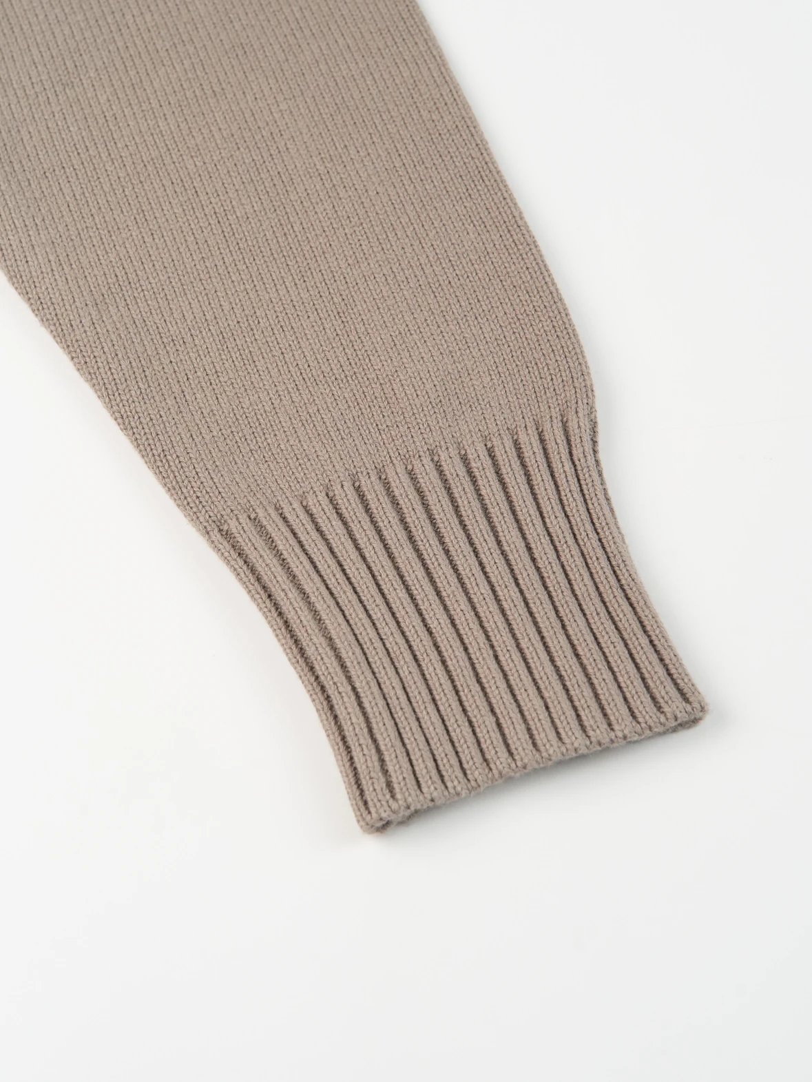 Item ID 8001 AMI embroidered logo V collared long sleeve sweater “85% cotton ➕15%