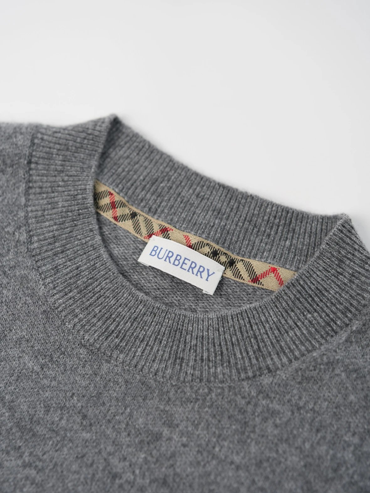Item ID 8074 BBR Cashmere wool crew neck sweater “90% wool ➕10% Cashmere ”- Basulan