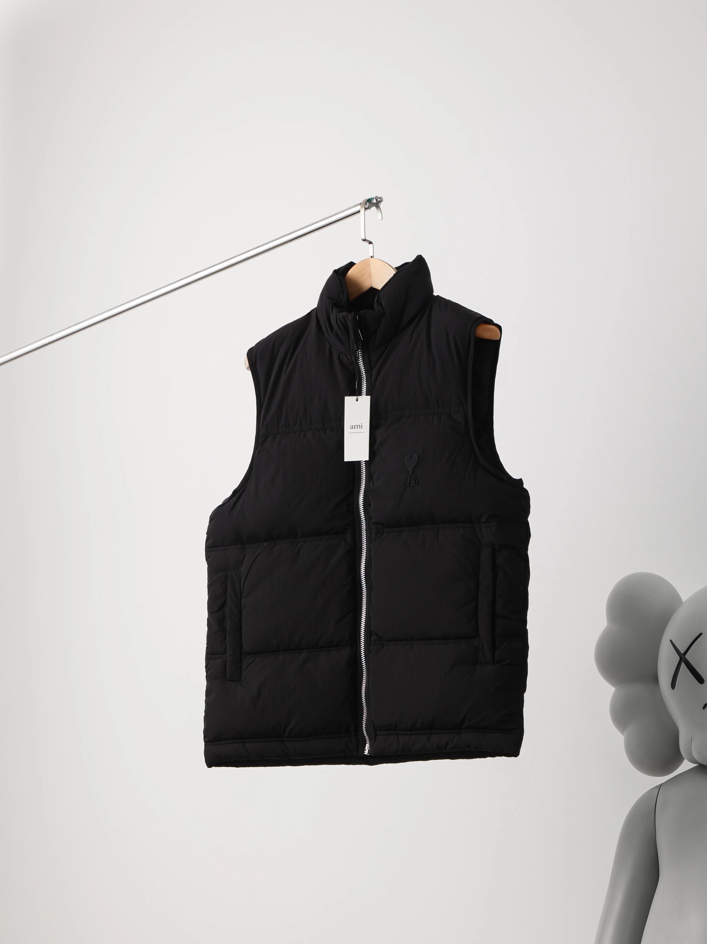 Item ID 8362 AM1PARIS-Am1- down vest - Heart embossed badge vest - Available in bla
