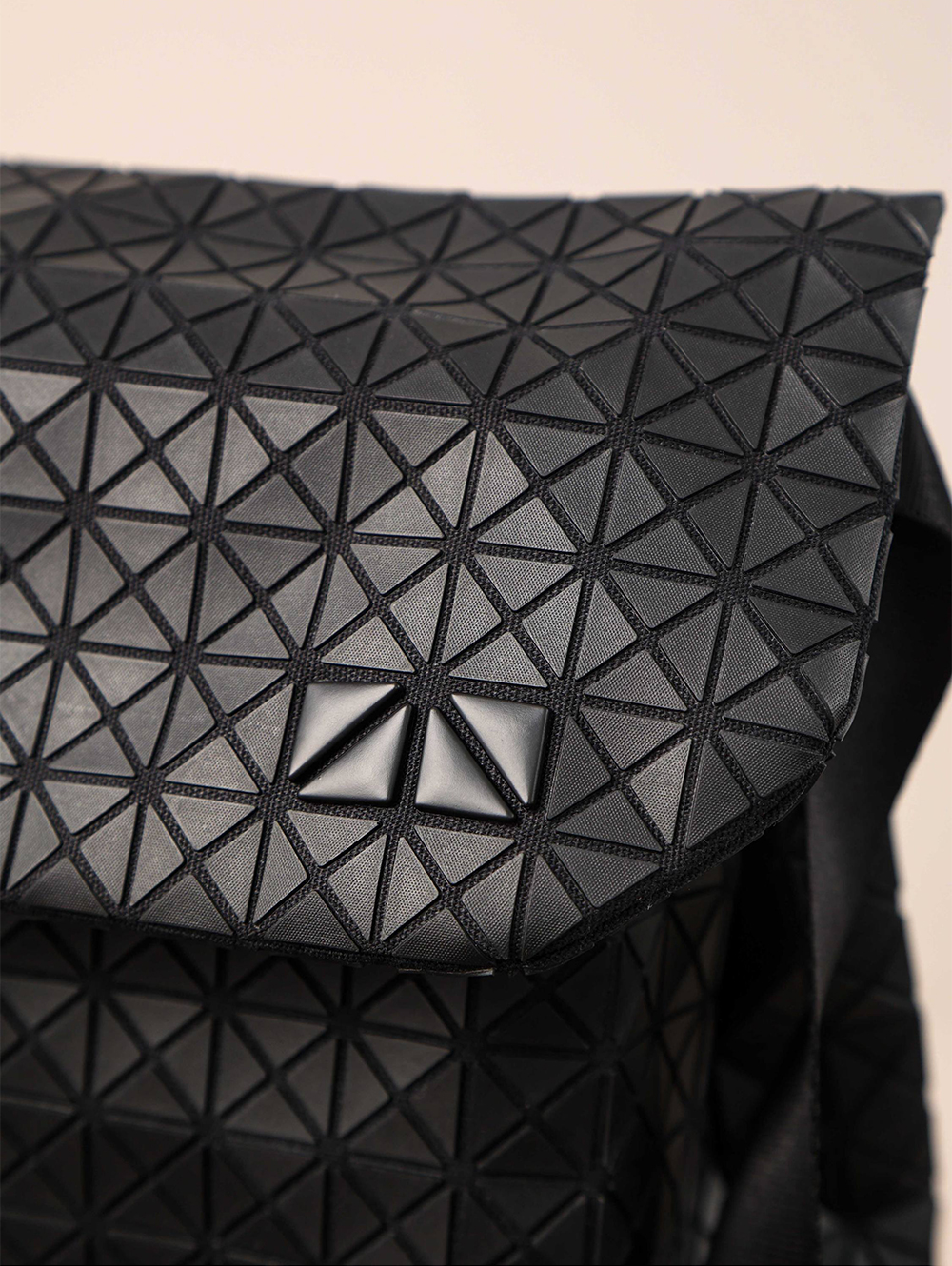 Item ID 8489 Issey Miyaki - Miyake Lifetime -2021 FW Kuro - Miyake Lingge Bag - Tor