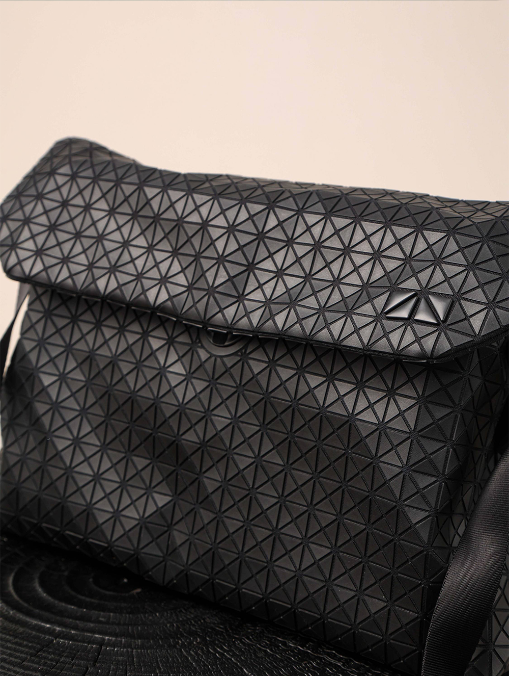 Item ID 8489 Issey Miyaki - Miyake Lifetime -2021 FW Kuro - Miyake Lingge Bag - Tor