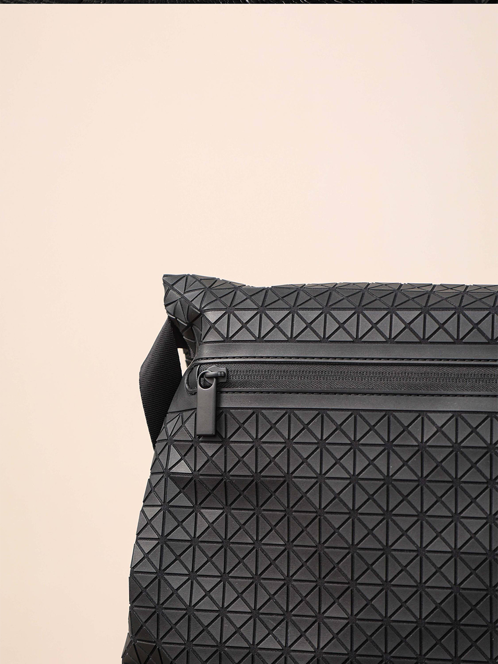 Item ID 8489 Issey Miyaki - Miyake Lifetime -2021 FW Kuro - Miyake Lingge Bag - Tor