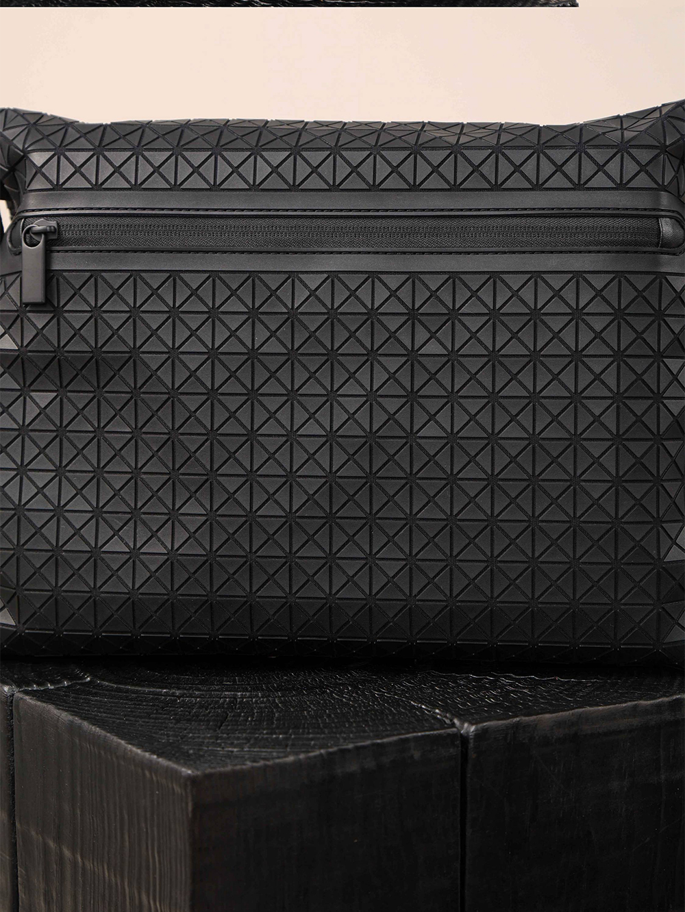 Item ID 8489 Issey Miyaki - Miyake Lifetime -2021 FW Kuro - Miyake Lingge Bag - Tor