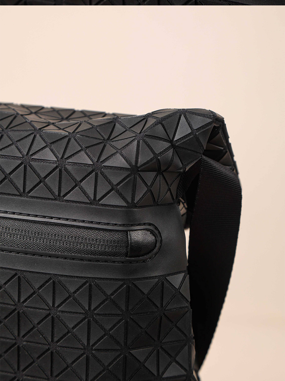 Item ID 8489 Issey Miyaki - Miyake Lifetime -2021 FW Kuro - Miyake Lingge Bag - Tor