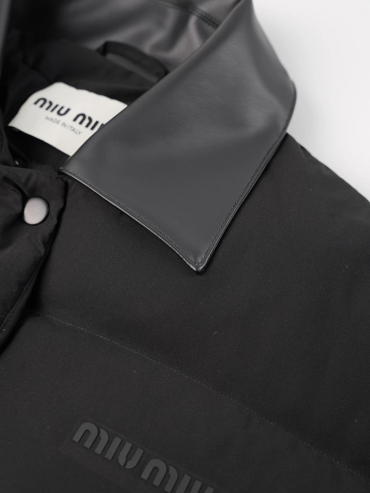 Item ID 8126 M1UM1U Miu Miu FW24“90 white duck down ” Lapel drawstring hem zipper l