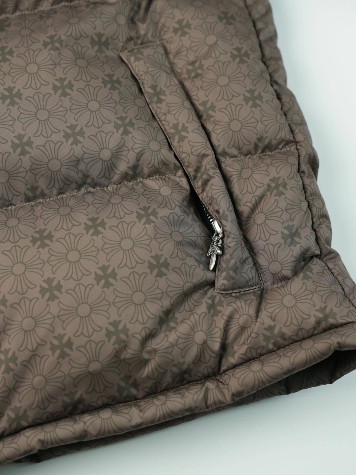 Item ID 8110 Crow heart CH full print logo“90 white duck down ”“ Exclusive distress