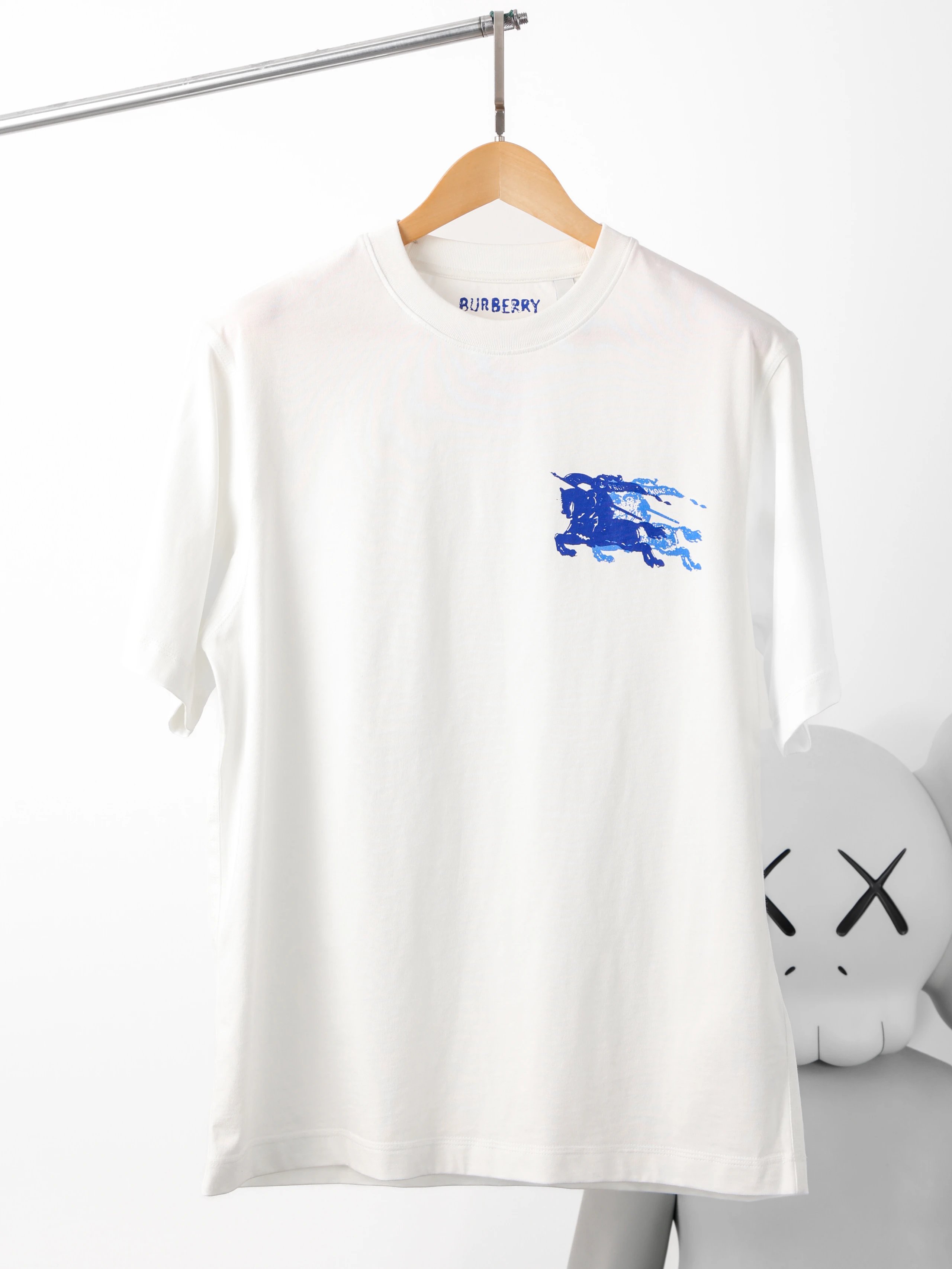 Item ID 8298 Burberr-BBR-2025ss- Shadow Double Blue War Horse Print Short Sleeve -