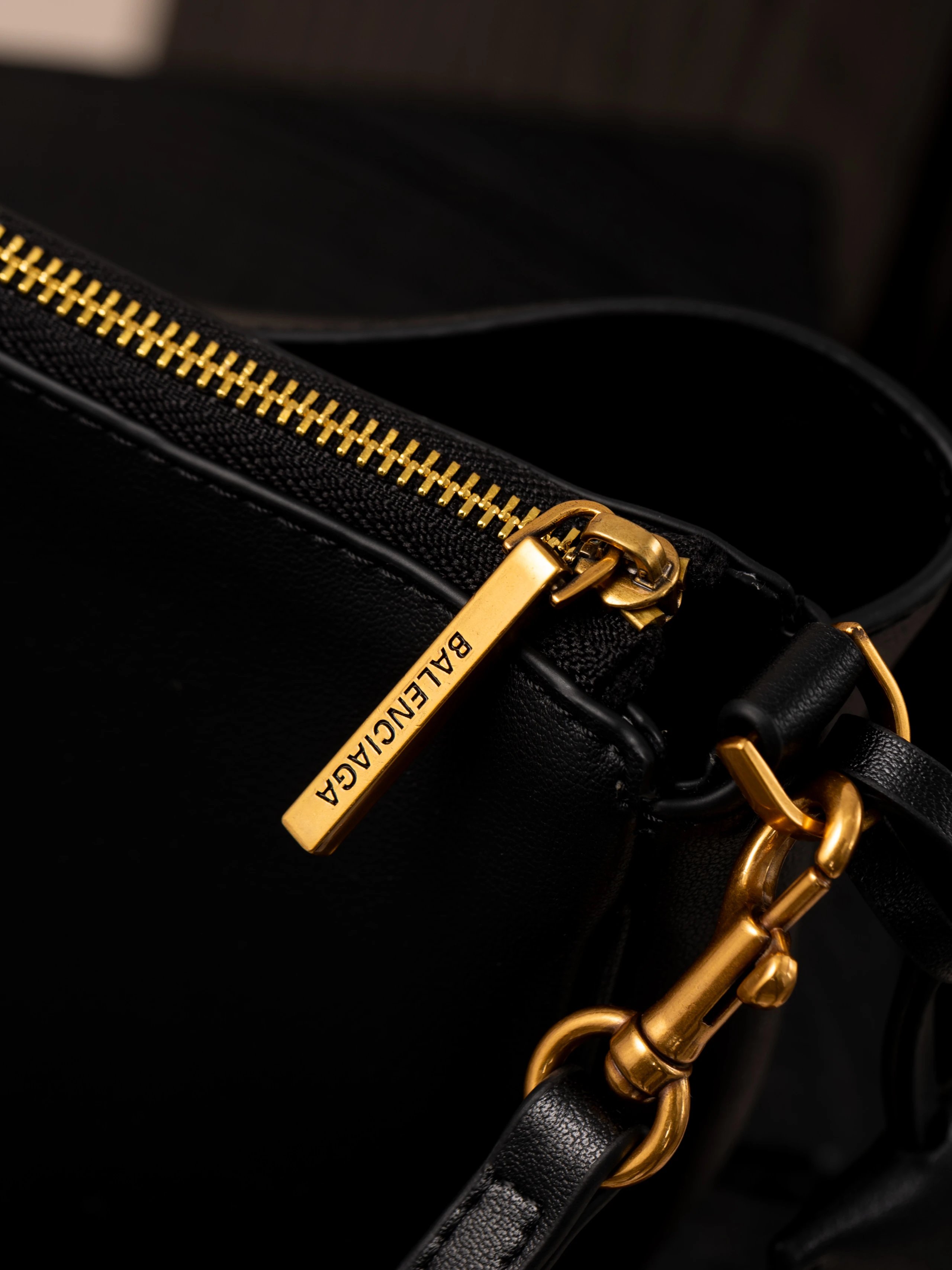 Item ID 8451 Balenc1aga Paris-2024s Redeo Series - Small Mahjong Bag - Imported Hea