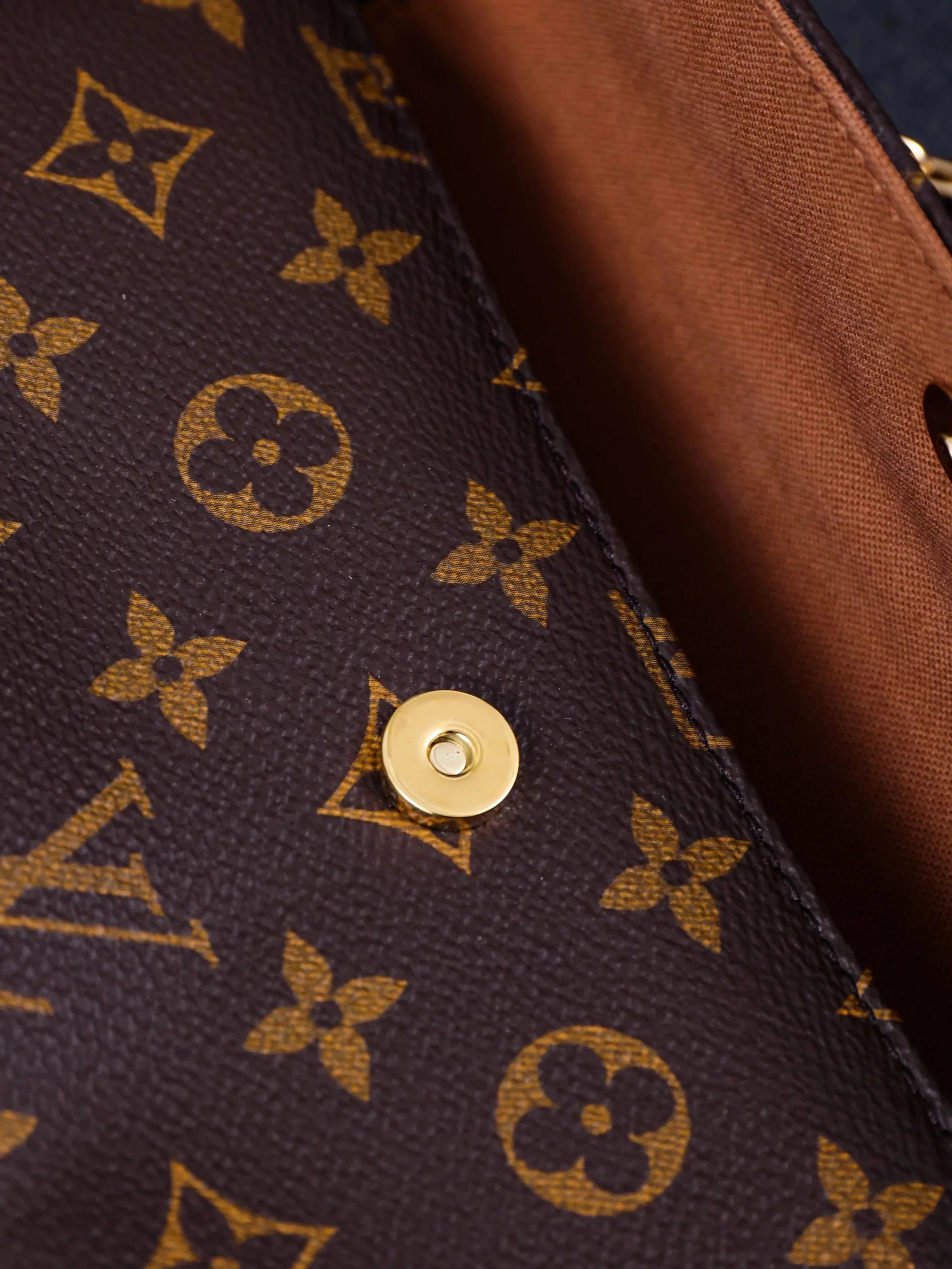 Item ID 8431 Advanced Customization - Wallet On Main IV Handbag - Underarm Bag - Ch