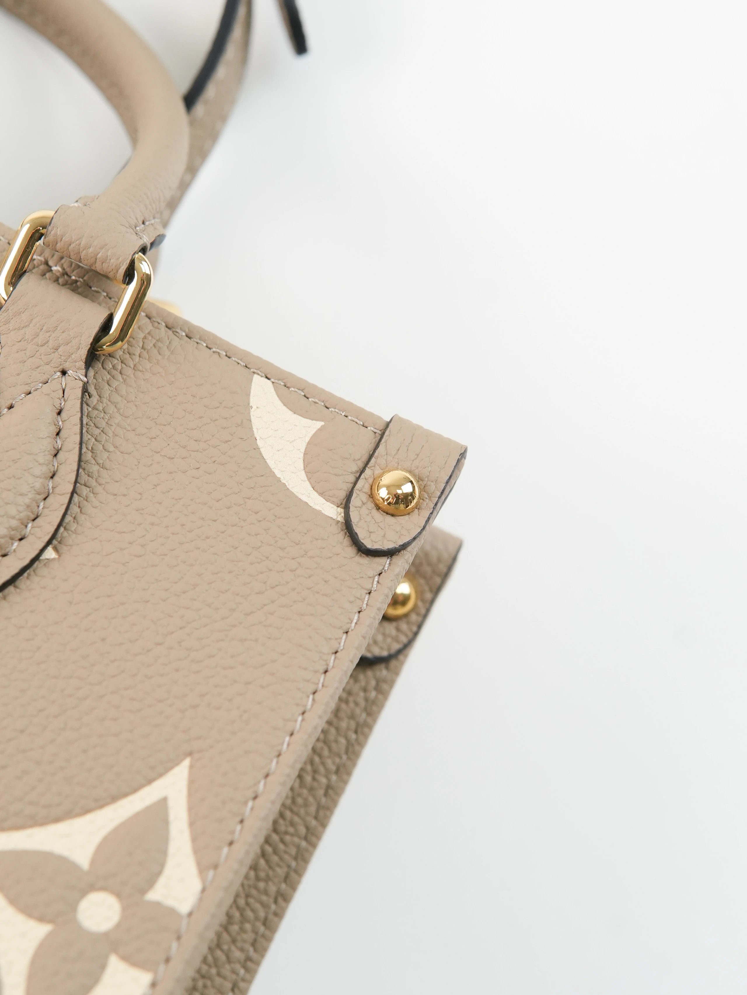 Item ID 8501 ONTHEGO-PM - Classic Old Flower Full Print - Cow Leather - Jungle Bag