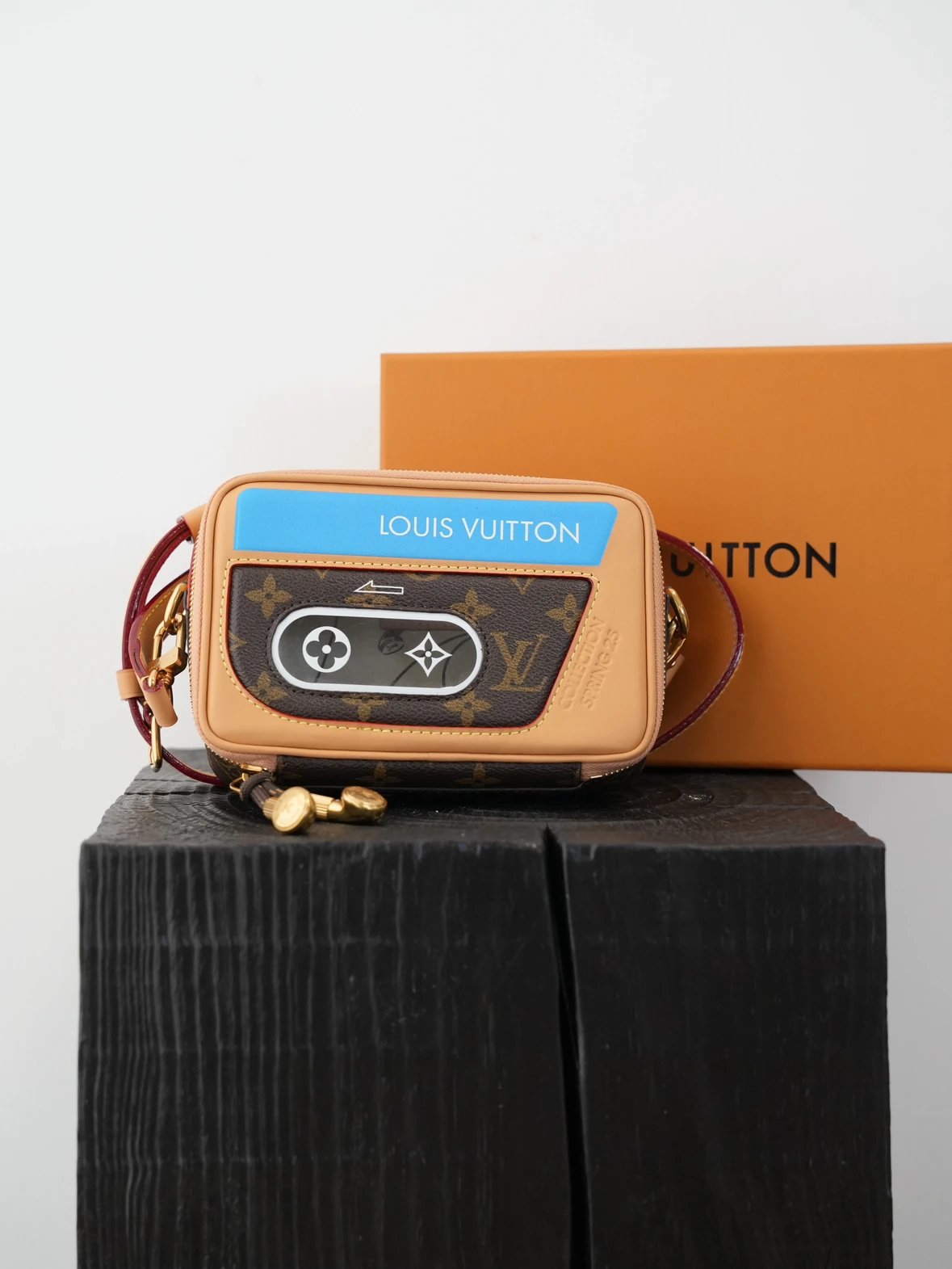 Item ID 8510 tape recorder crossbody bag “ Imported cowhide ” Gold piece hardware -