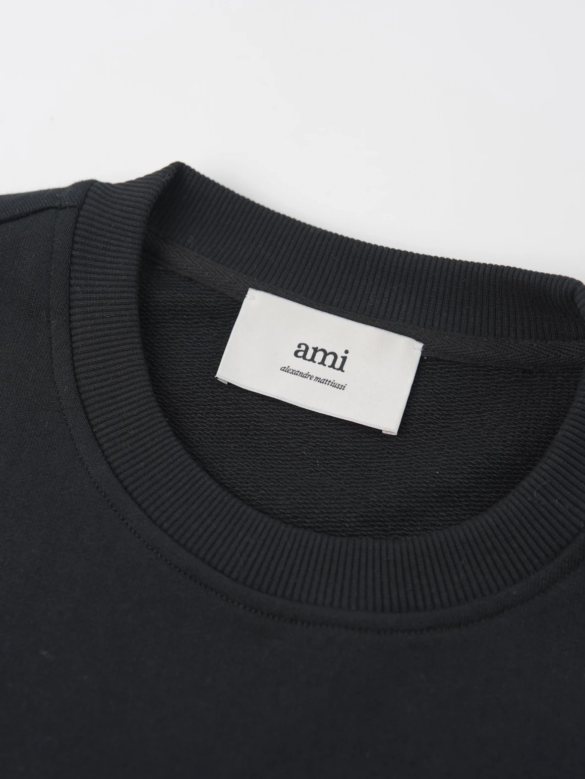 Item ID 8071 AMI spring sweatshirt - BEHRINGER Thousand Needle Embroidery Round Nec