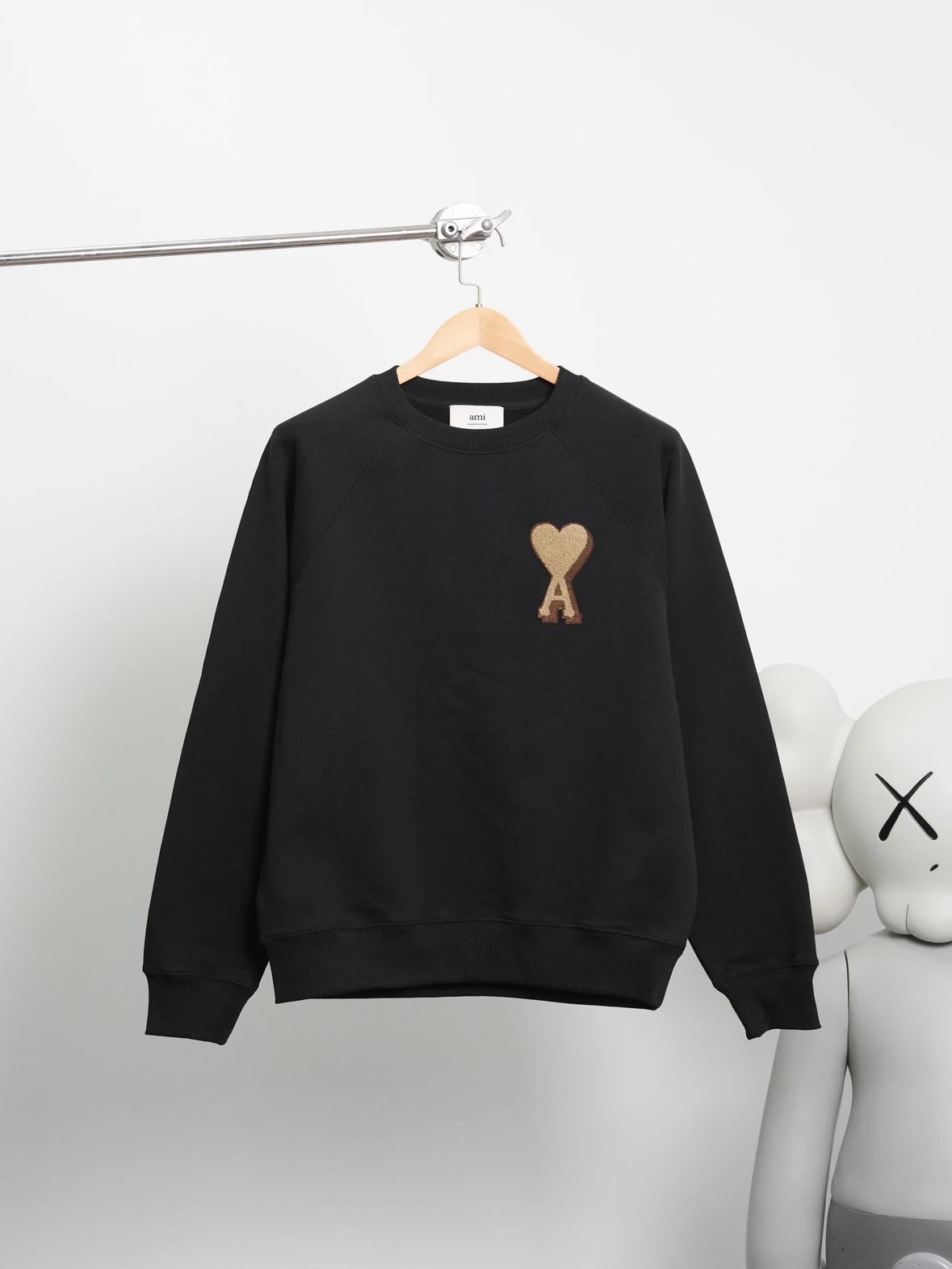 Item ID 8070 AMI solid color logo “ Correct spacer embroidery ”“ Multi-color dyeing