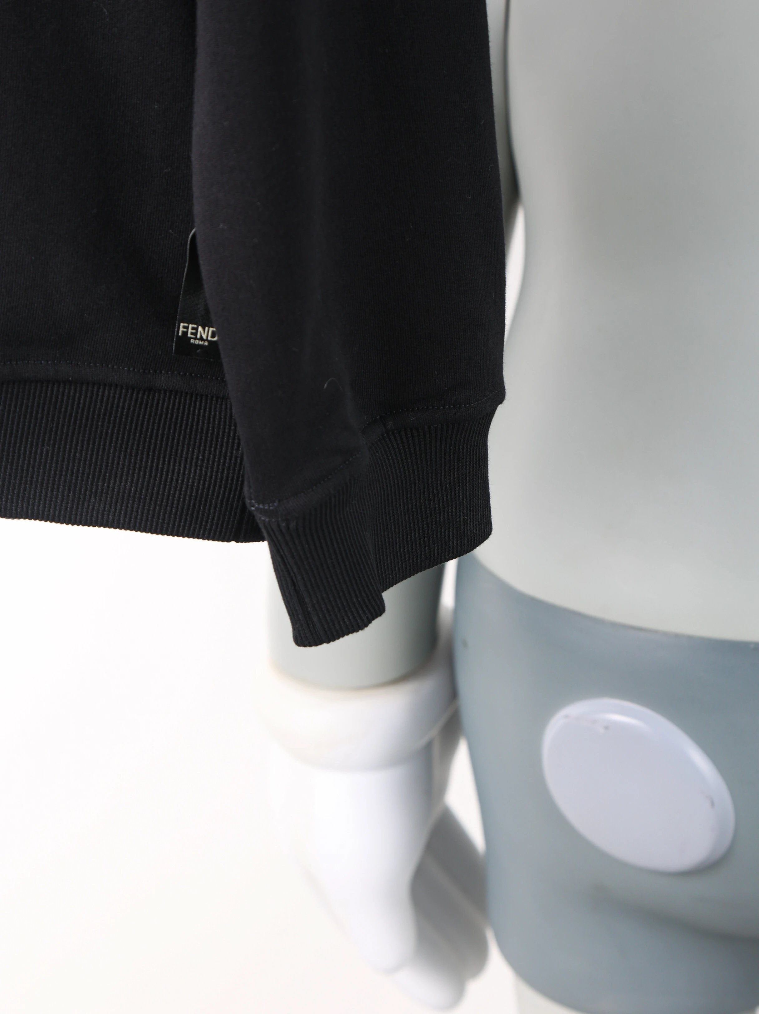 Item ID 8080 FEND1- Fendi -2024ss- Chest classic old-fashioned leather sweatshirt -