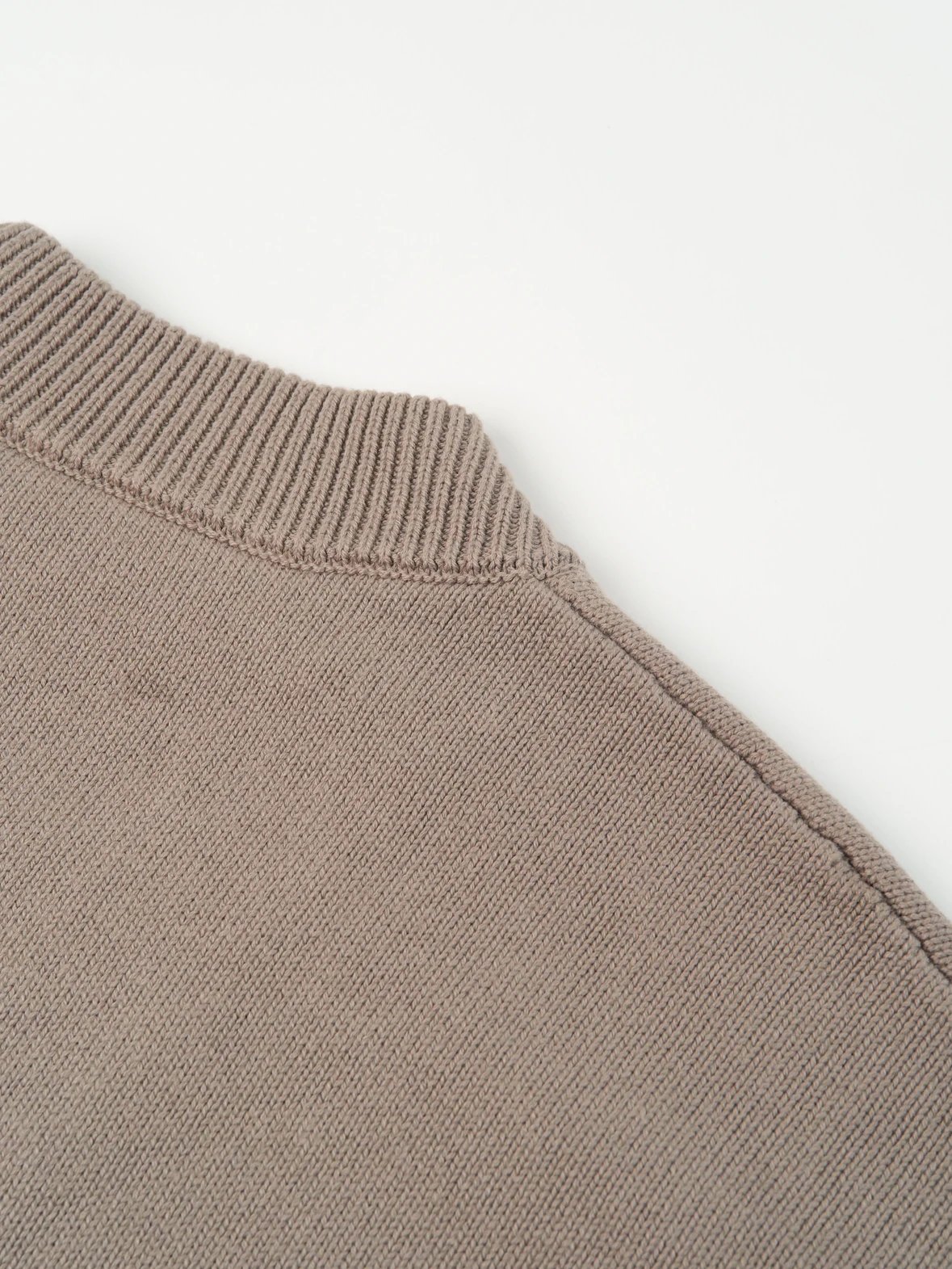 Item ID 8001 AMI embroidered logo V collared long sleeve sweater “85% cotton ➕15%