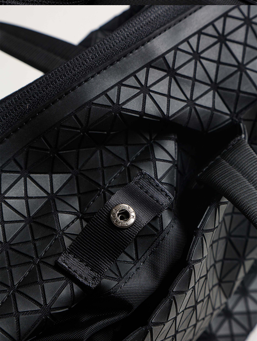 Item ID 8489 Issey Miyaki - Miyake Lifetime -2021 FW Kuro - Miyake Lingge Bag - Tor