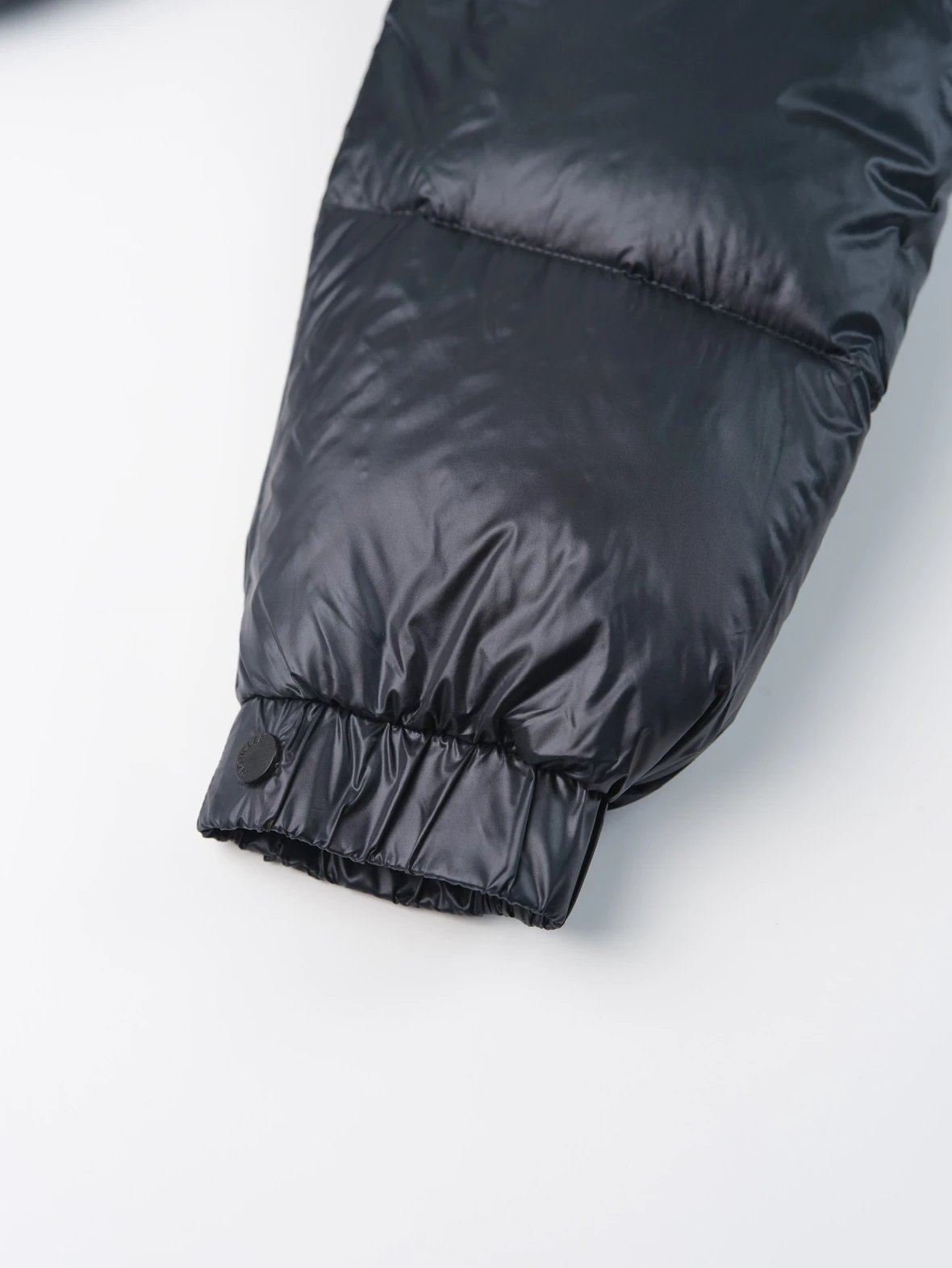 Item ID 8121 M0 include Tripiti - _Double layer high-density nylon fabric_ _Nationa