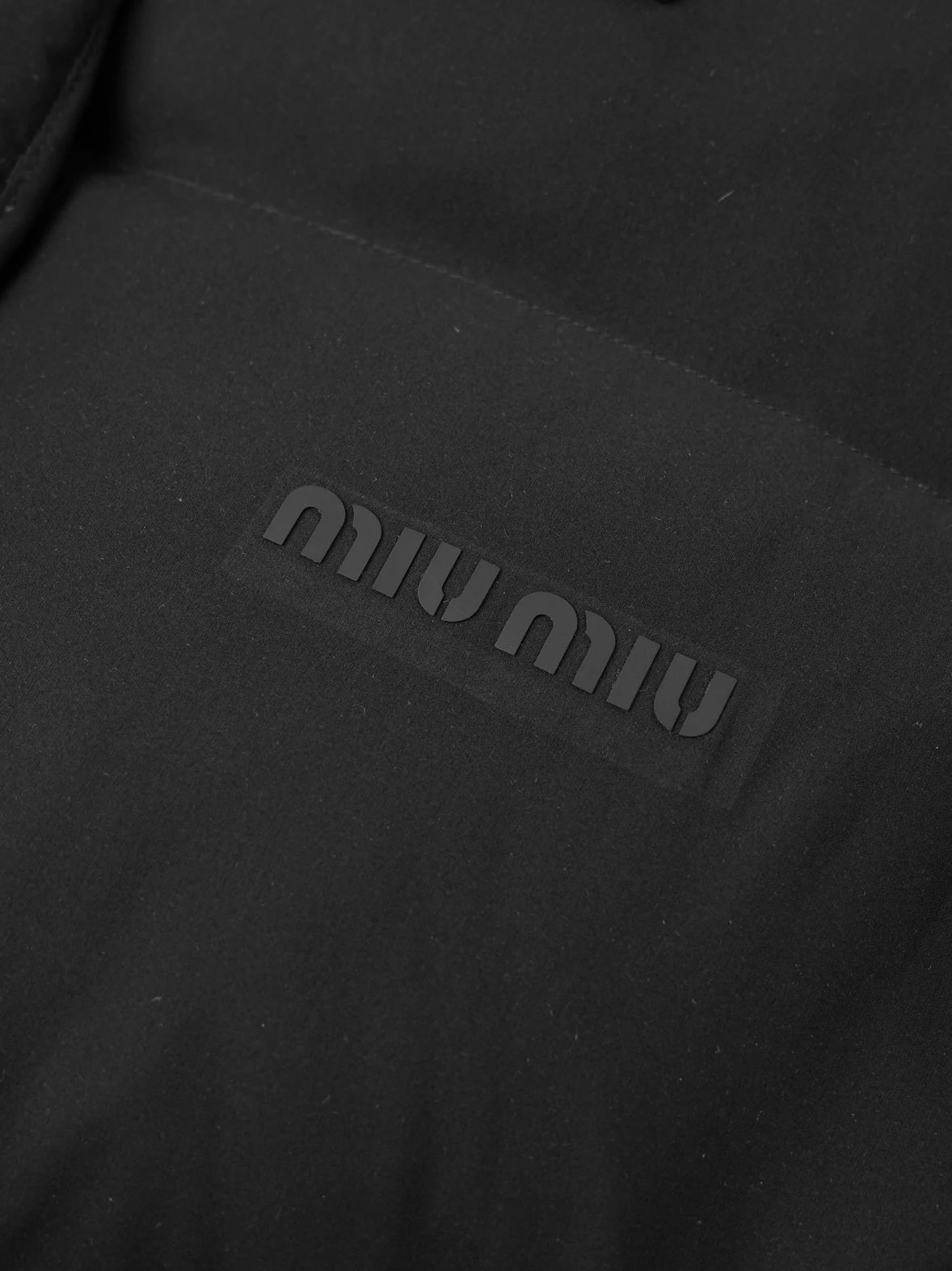 Item ID 8126 M1UM1U Miu Miu FW24“90 white duck down ” Lapel drawstring hem zipper l