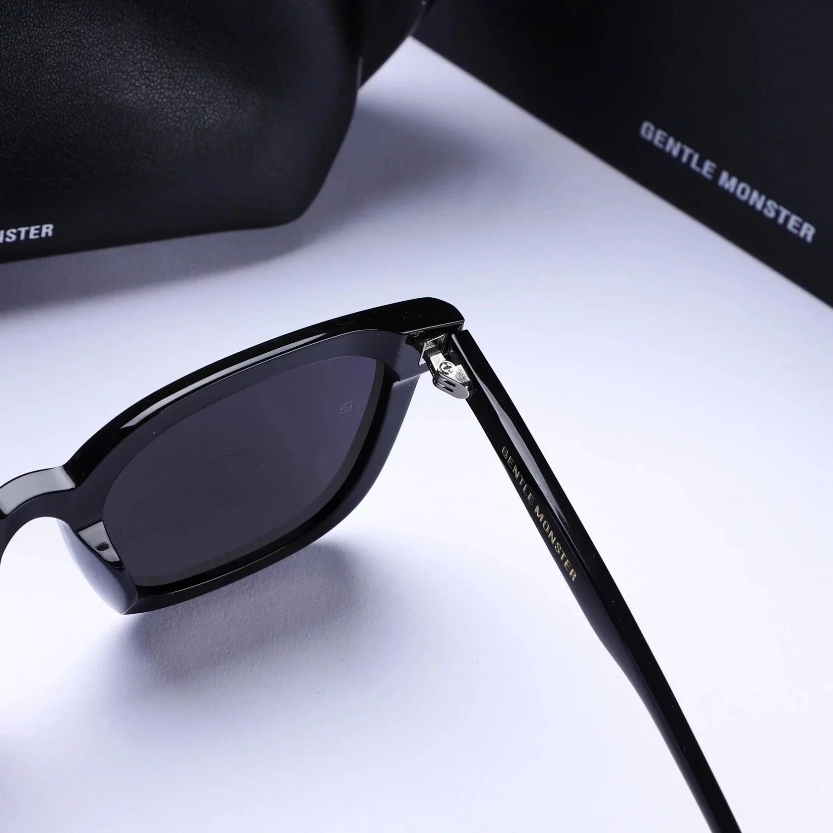 Item ID 8410 Gentleman Monster Sunglasses - Large frame classic versatile sunglasse