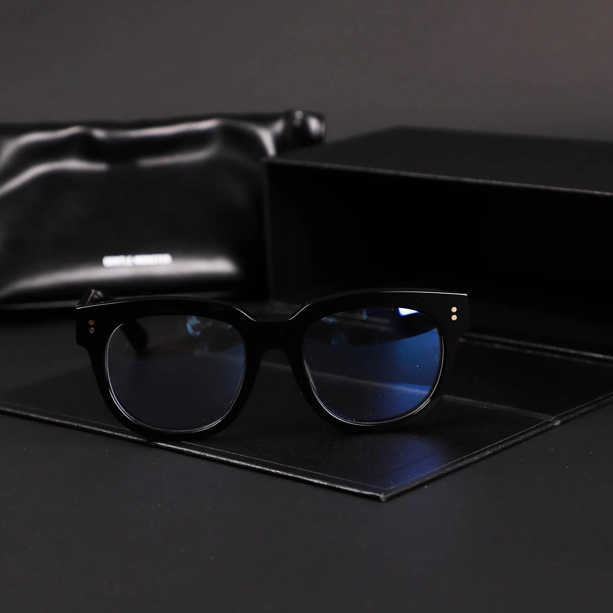 Item ID 8414 Two options - _Gentleman Monster_ - UNA.C-UNA.CN sheet Zeiss flat lens