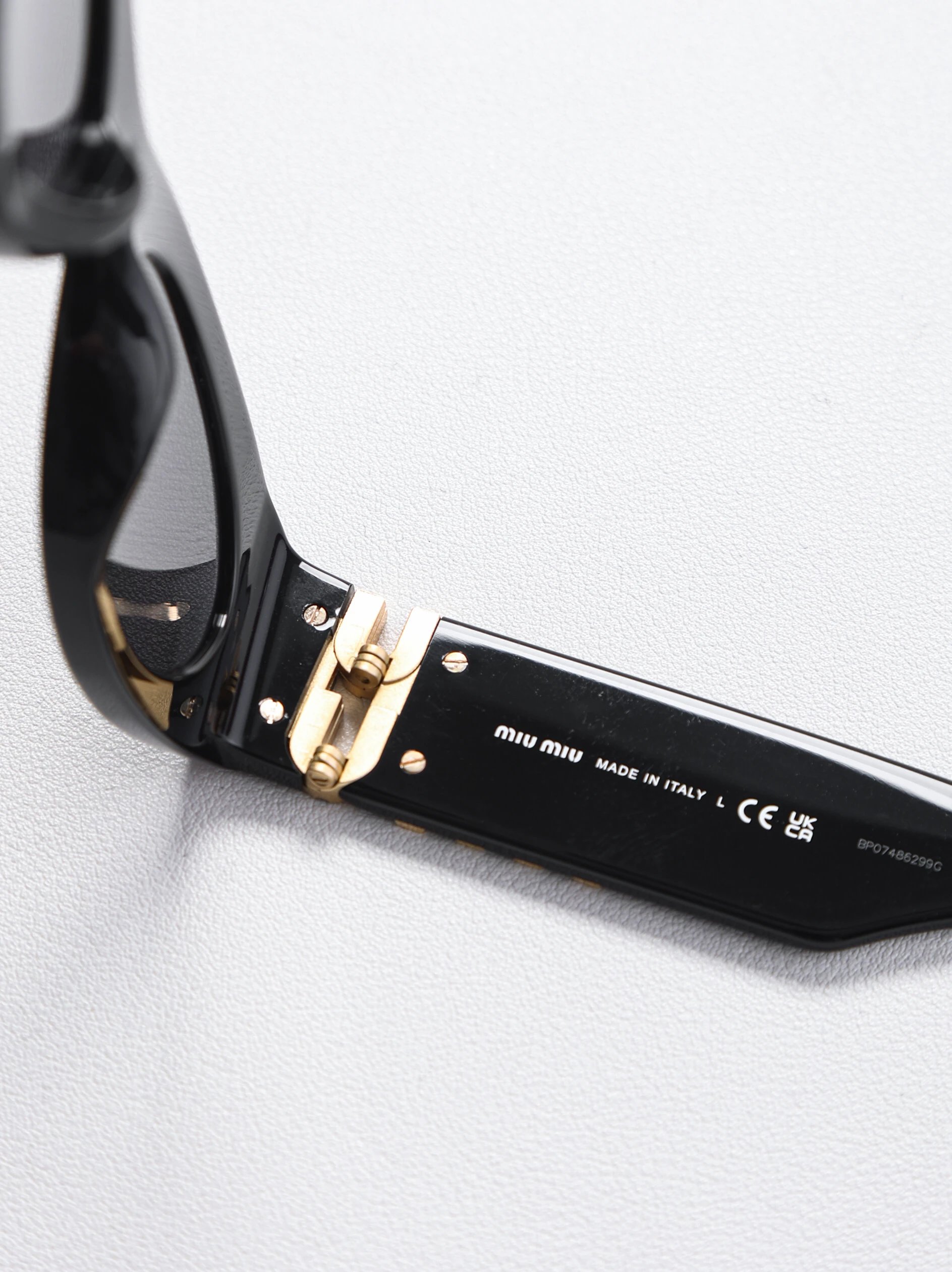 Item ID 8412 M1u-Miu- Miu Miu -2022ss- Classic - cat eye sunglasses - flat frame su