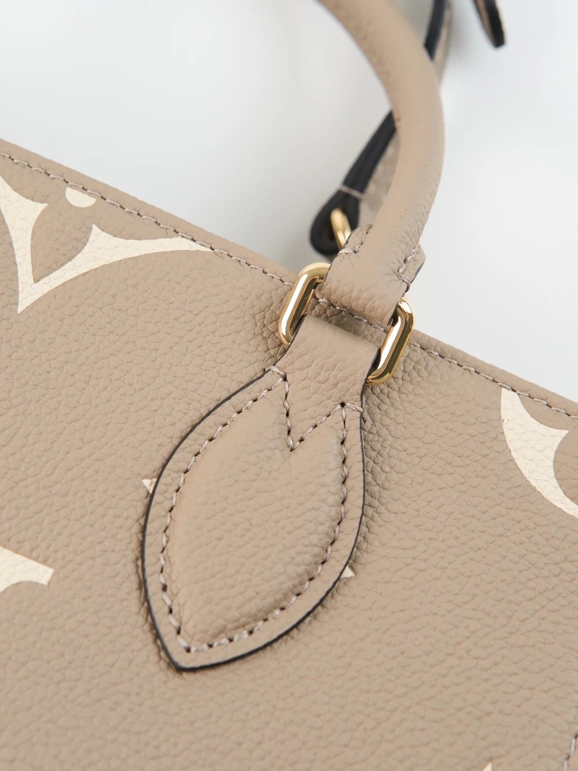 Item ID 8501 ONTHEGO-PM - Classic Old Flower Full Print - Cow Leather - Jungle Bag